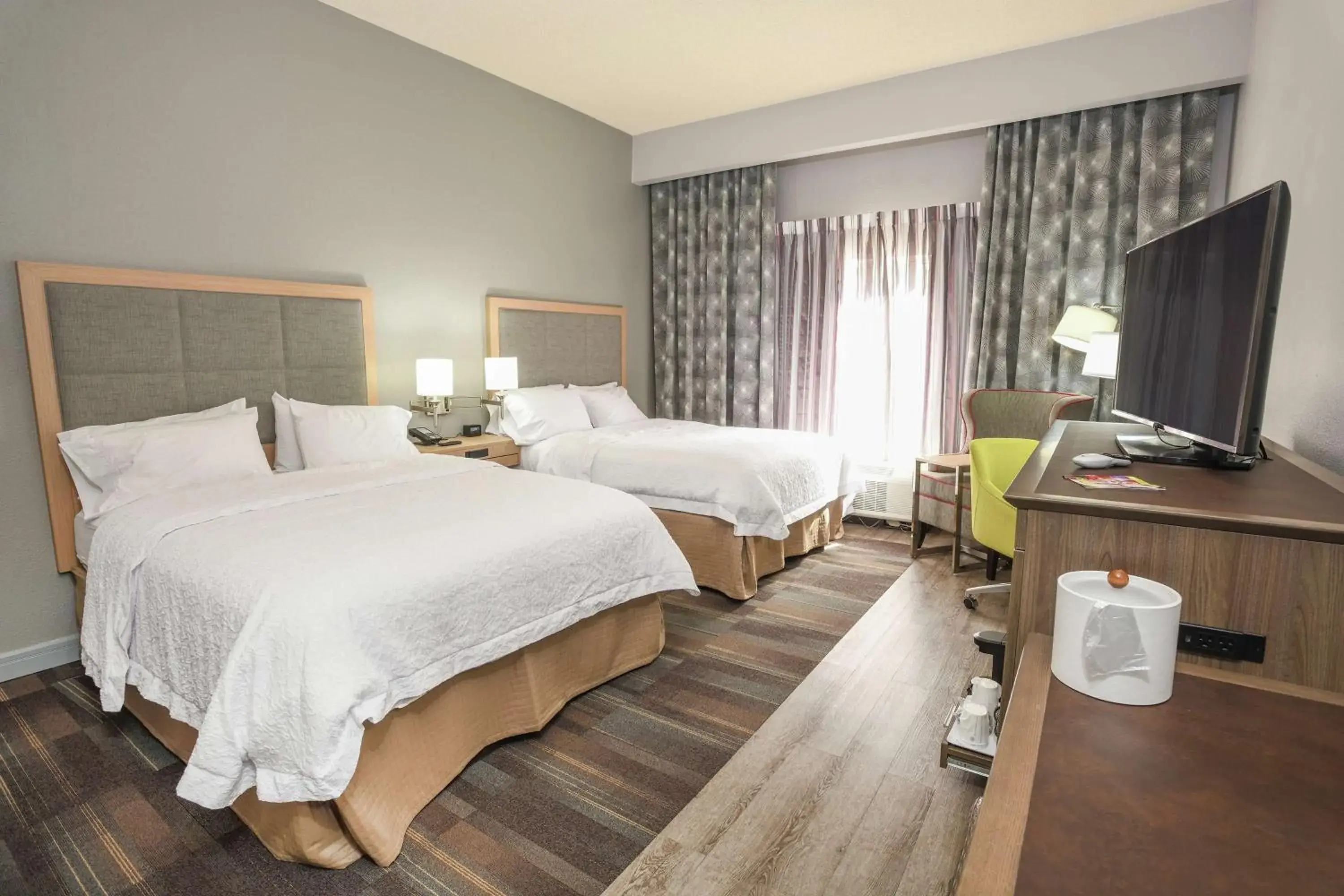 Bedroom, Bed in Hampton Inn Jacksonville - East Regency Square Bedroom, Bed in Hampton Inn Jacksonville - East Regency Square