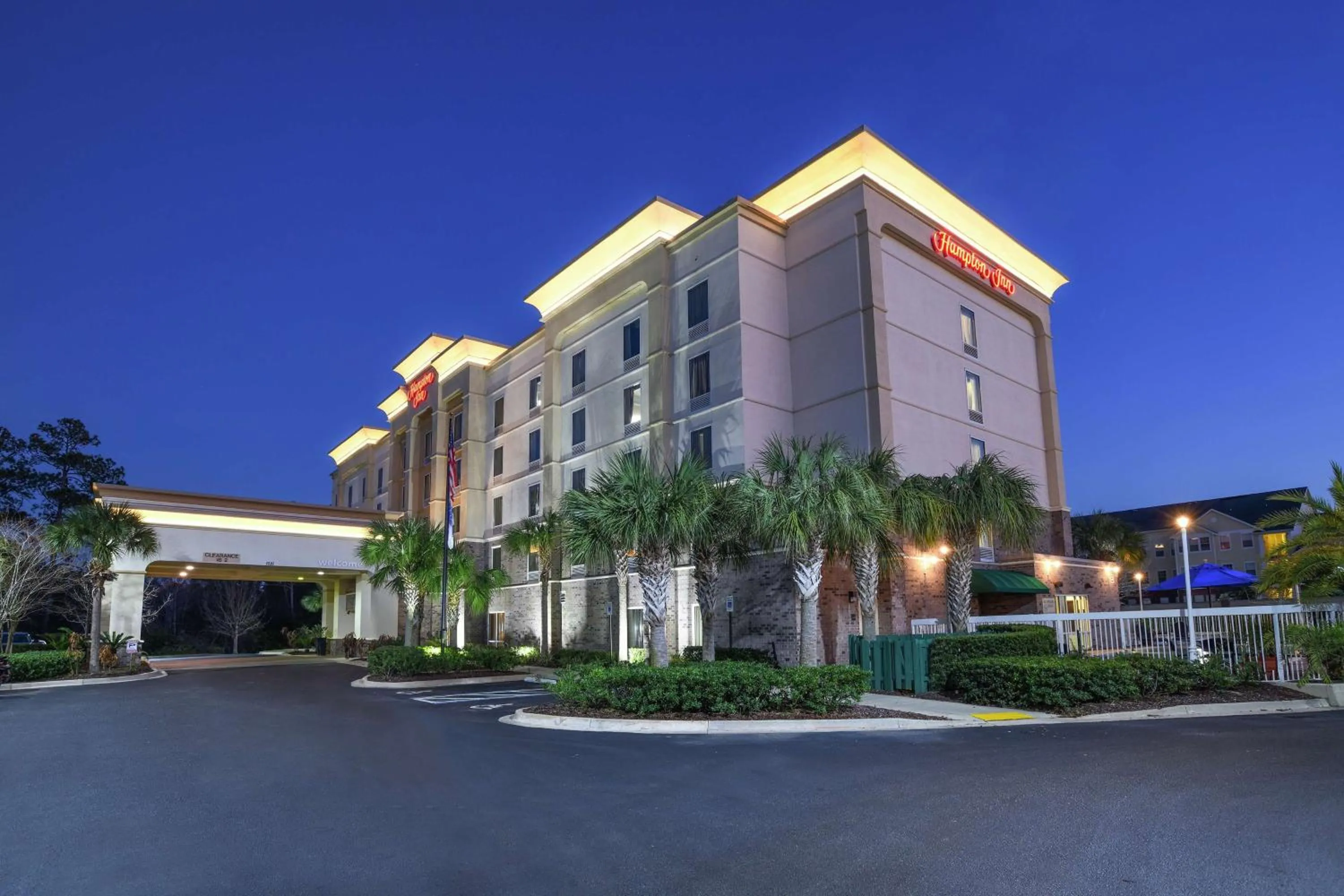 Property building in Hampton Inn Jacksonville - East Regency Square