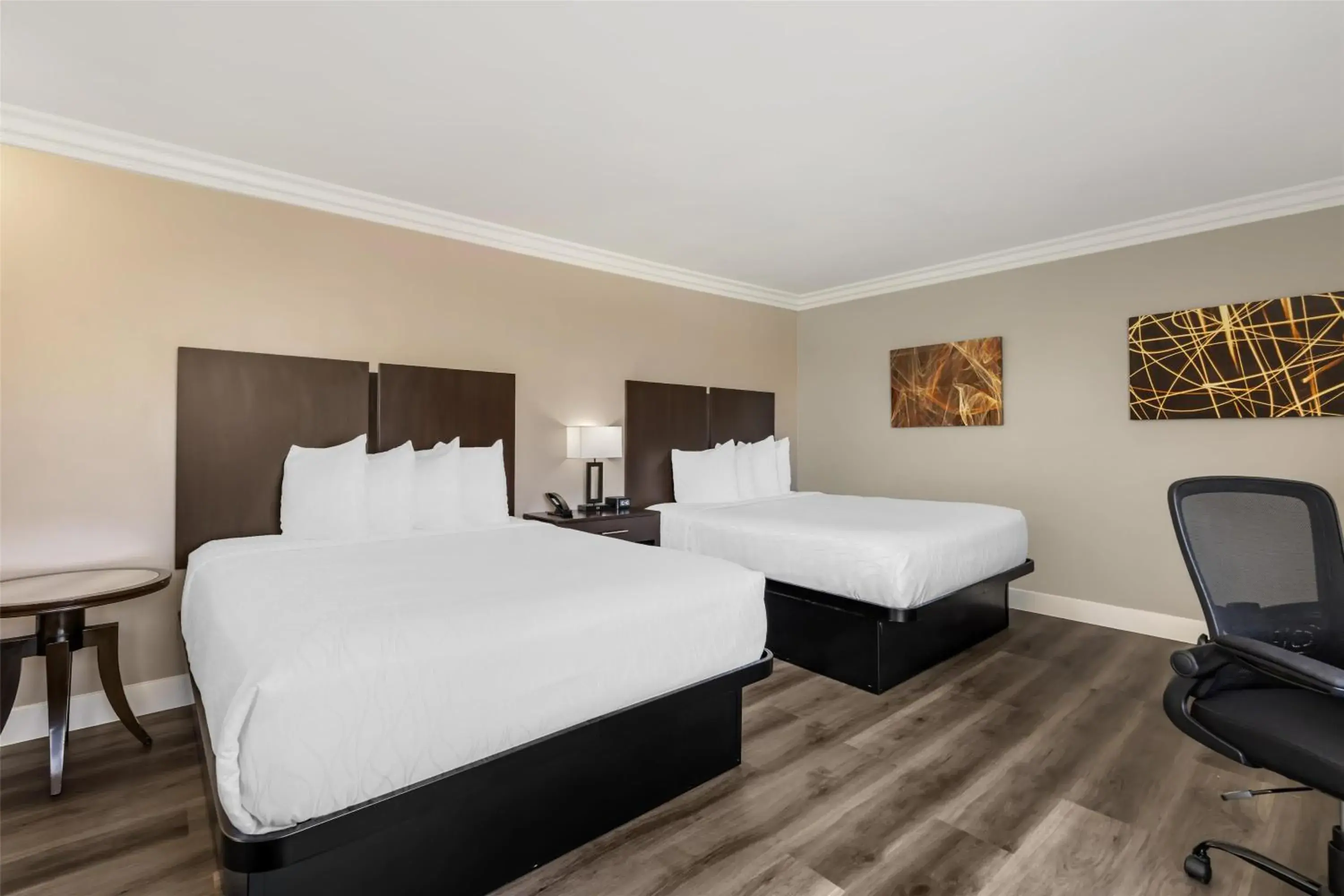 Bedroom, Bed in Best Western Plus LA Mid-Town Hotel Bedroom, Bed in Best Western Plus LA Mid-Town Hotel