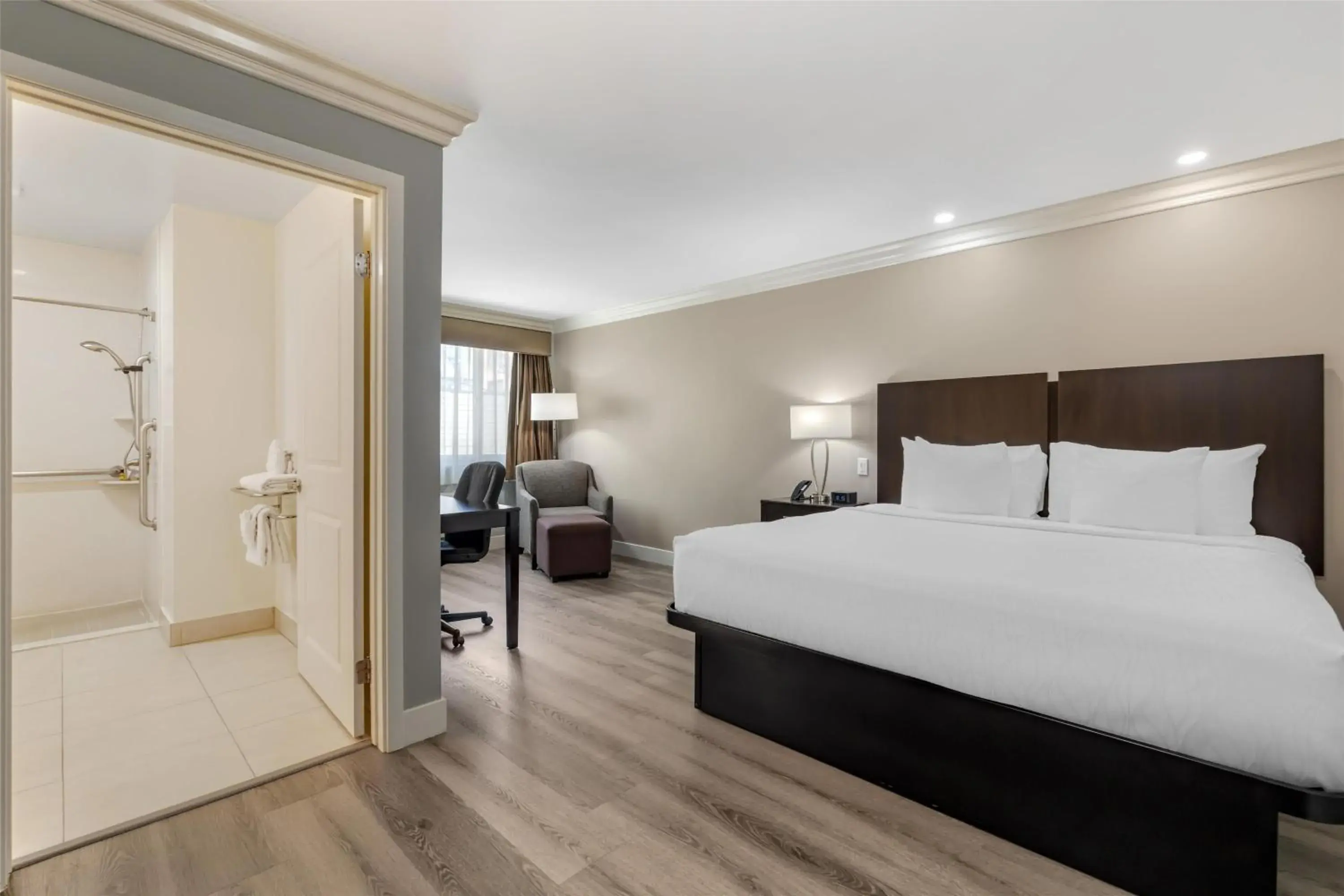 Bedroom, Bed in Best Western Plus LA Mid-Town Hotel Bedroom, Bed in Best Western Plus LA Mid-Town Hotel