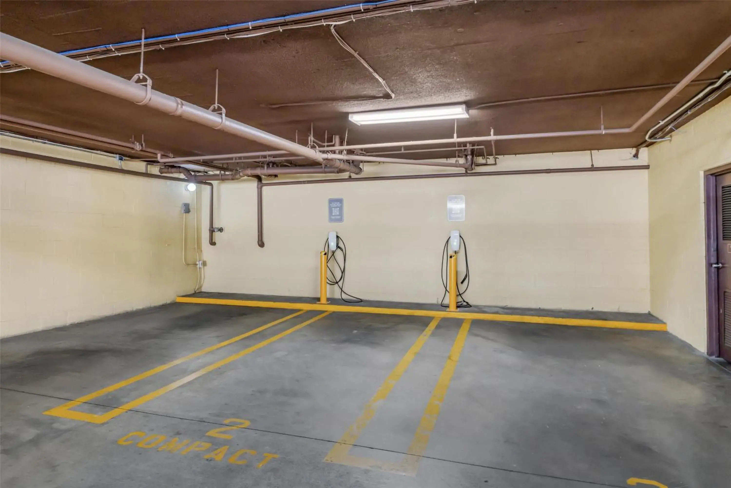 Property building in Best Western Plus LA Mid-Town Hotel Property building in Best Western Plus LA Mid-Town Hotel