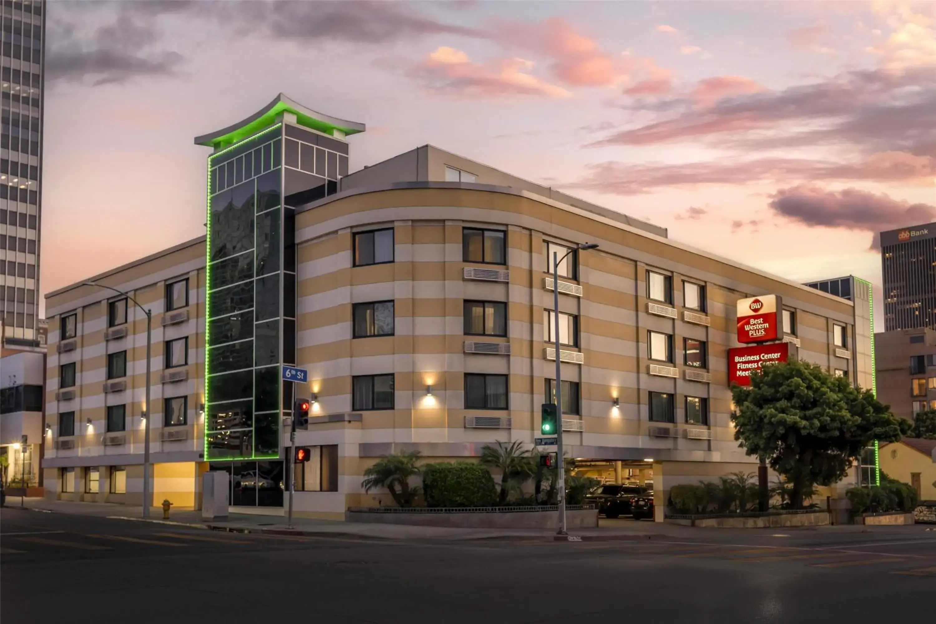 Property building in Best Western Plus LA Mid-Town Hotel Property building in Best Western Plus LA Mid-Town Hotel