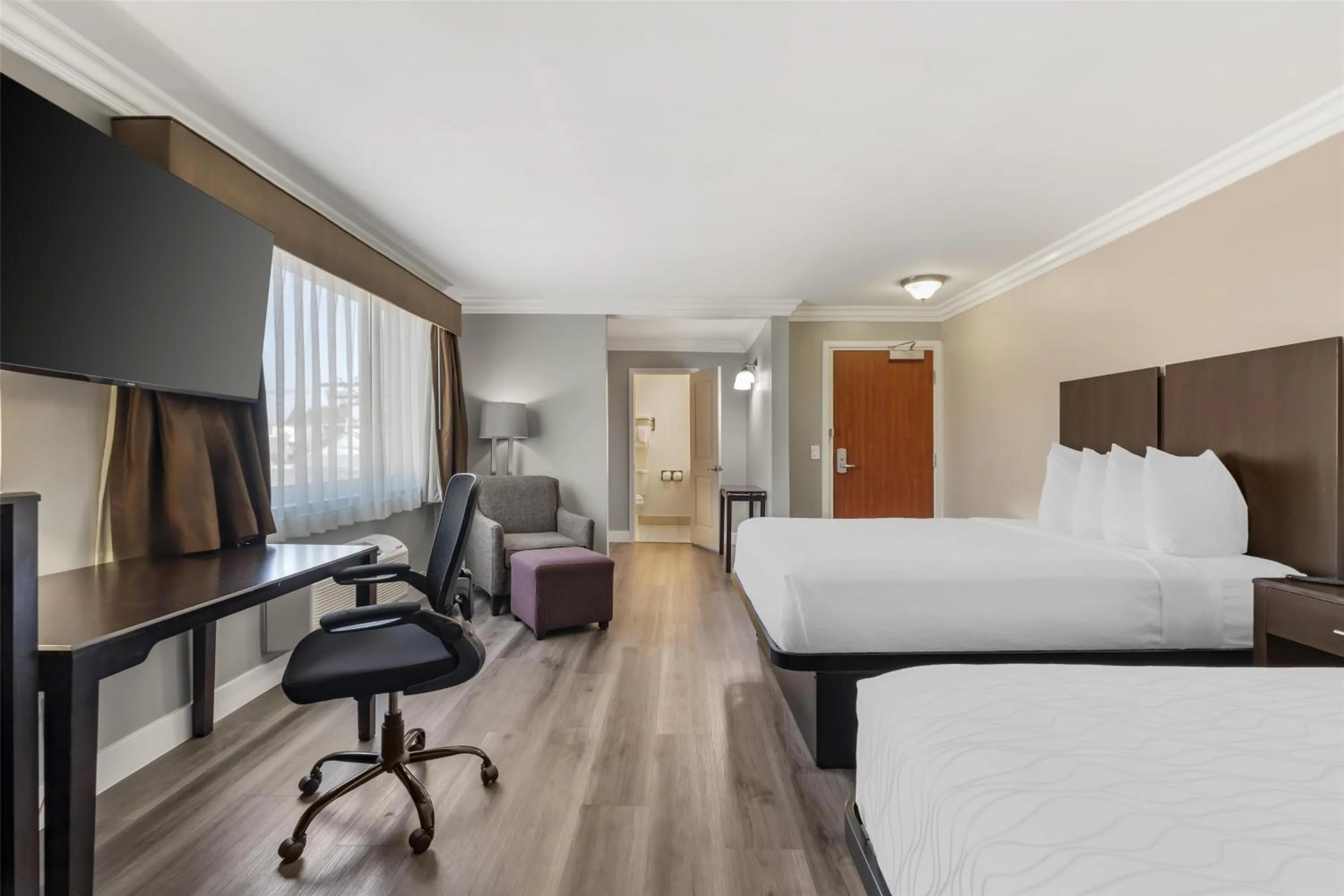 Bedroom, Bed in Best Western Plus LA Mid-Town Hotel