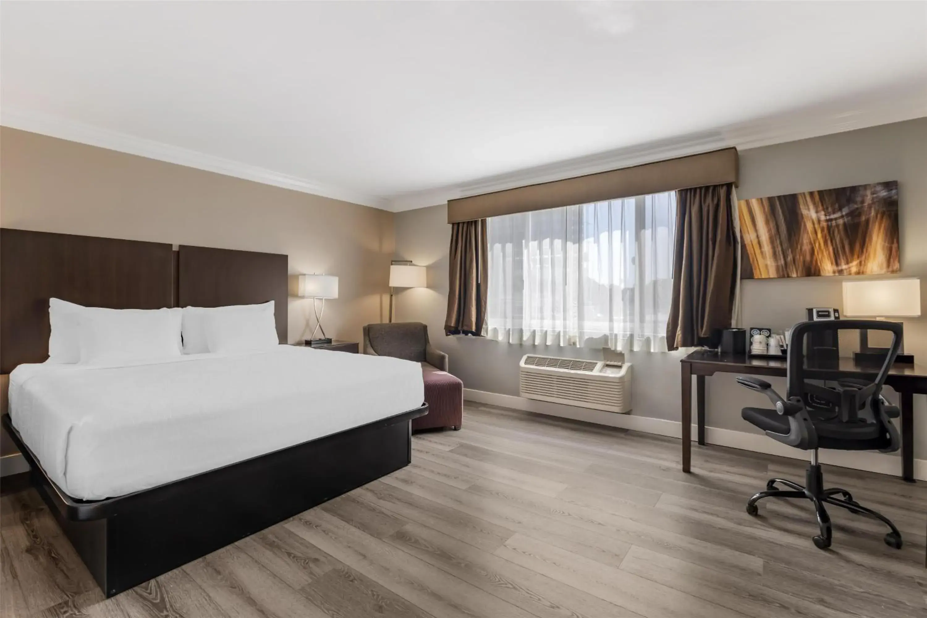 Bedroom, Bed in Best Western Plus LA Mid-Town Hotel Bedroom, Bed in Best Western Plus LA Mid-Town Hotel