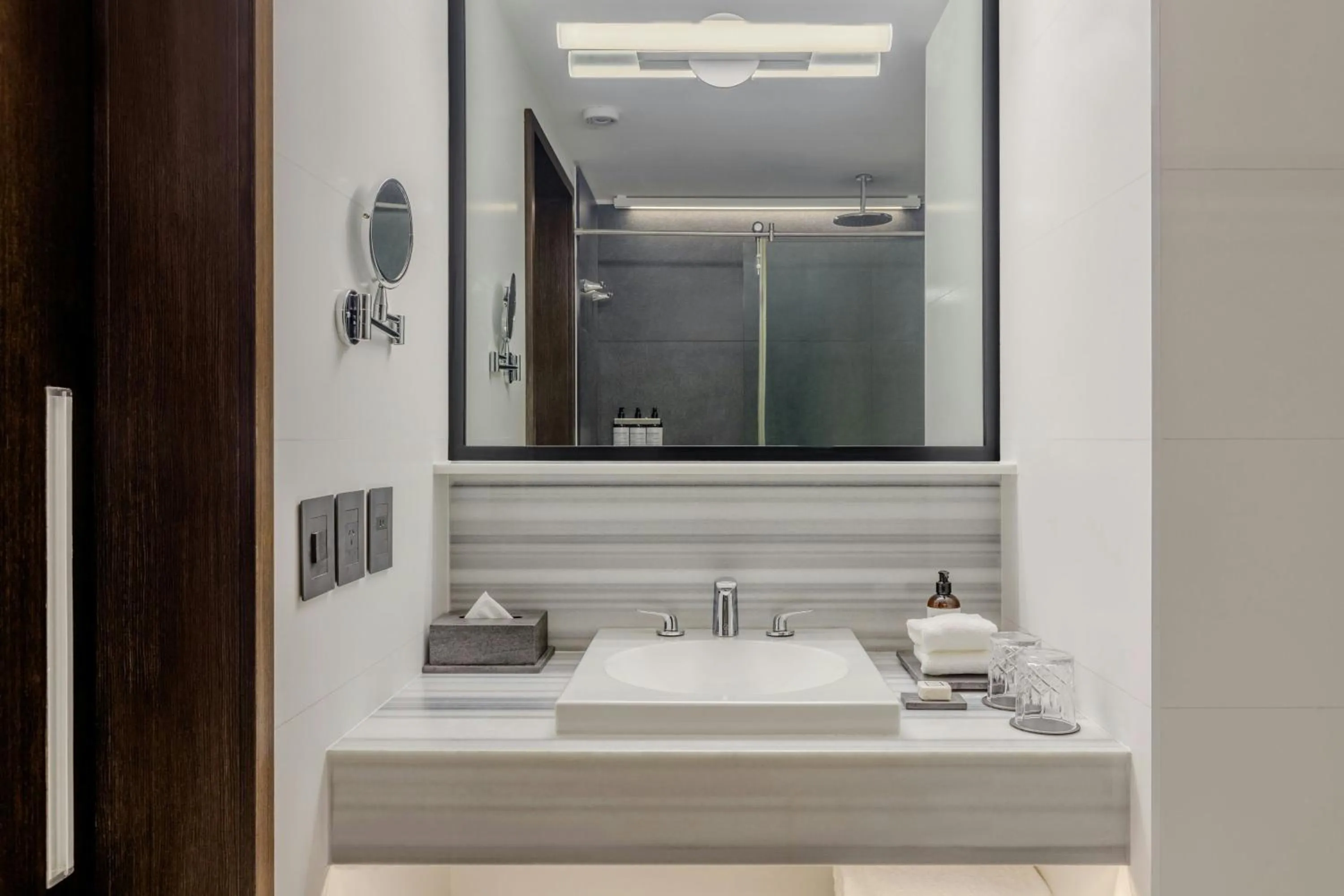 Bathroom in Recoleta Grand, Buenos Aires, a Tribute Portfolio Hotel