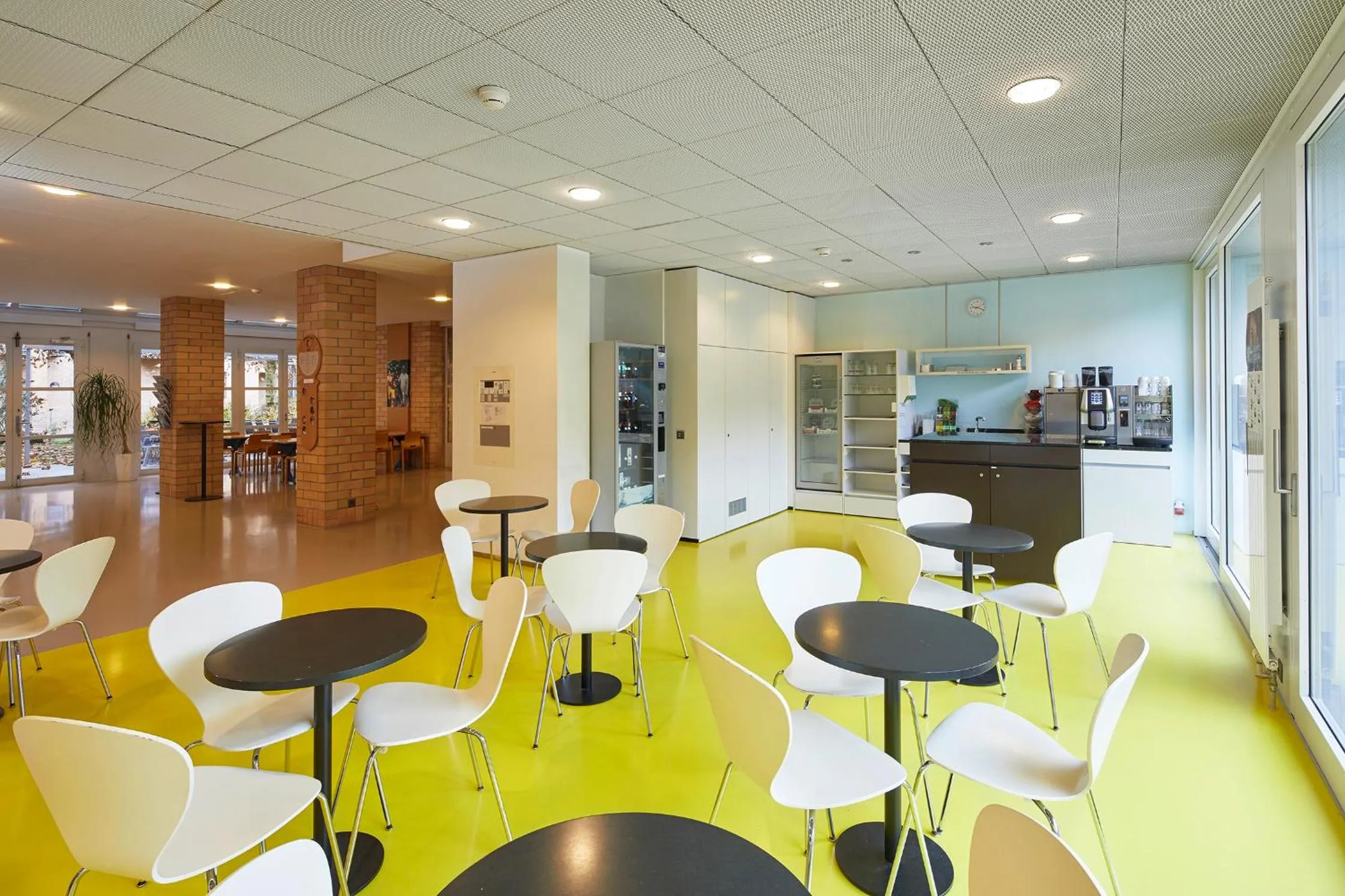 Restaurant/places to eat in Seminarhotel Romerohaus