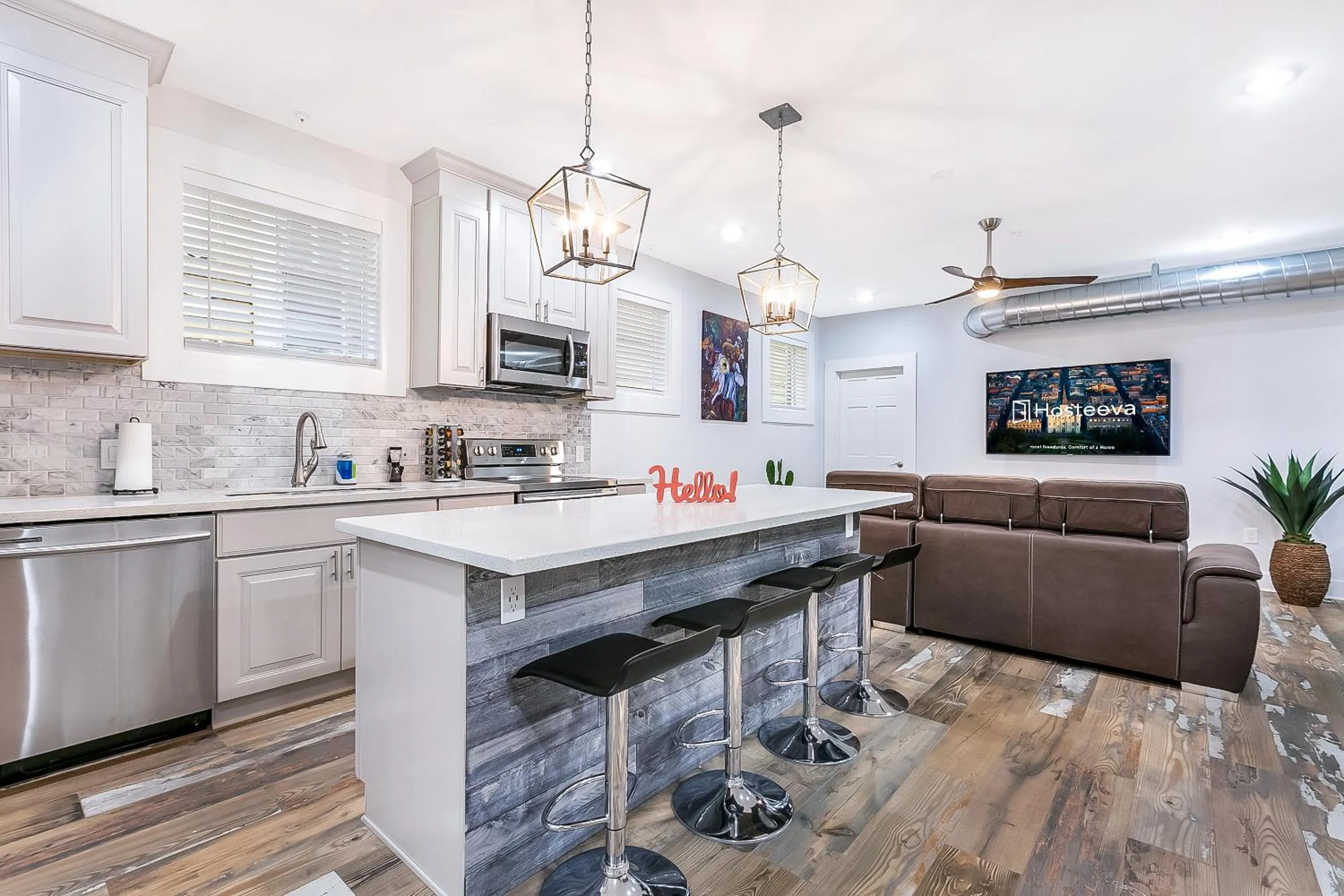 Kitchen or kitchenette in Urban Oasis 4BD House close to FQ & City Hot Spots'