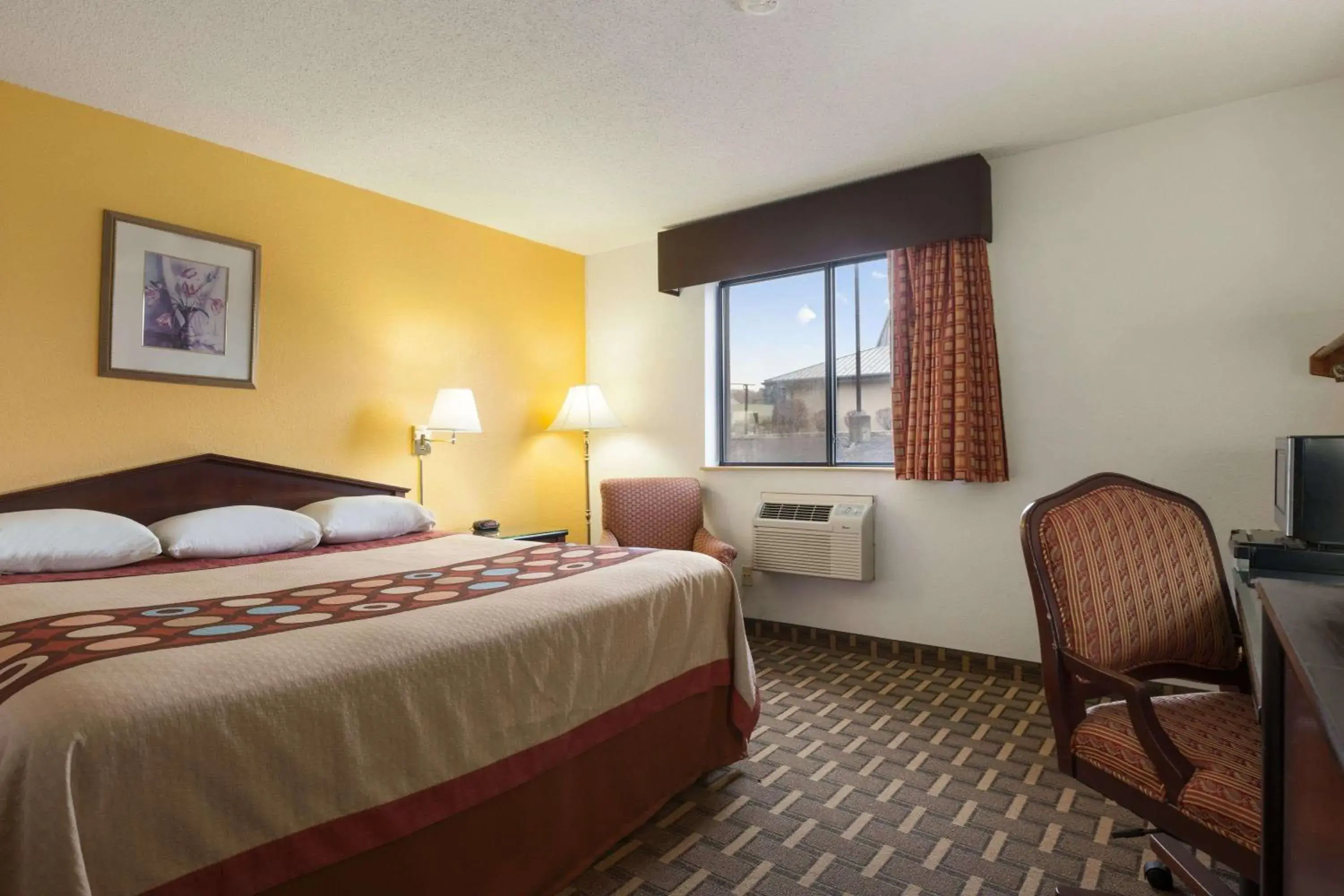 Photo of the whole room, Bed in Brookville Inn Photo of the whole room, Bed in Brookville Inn