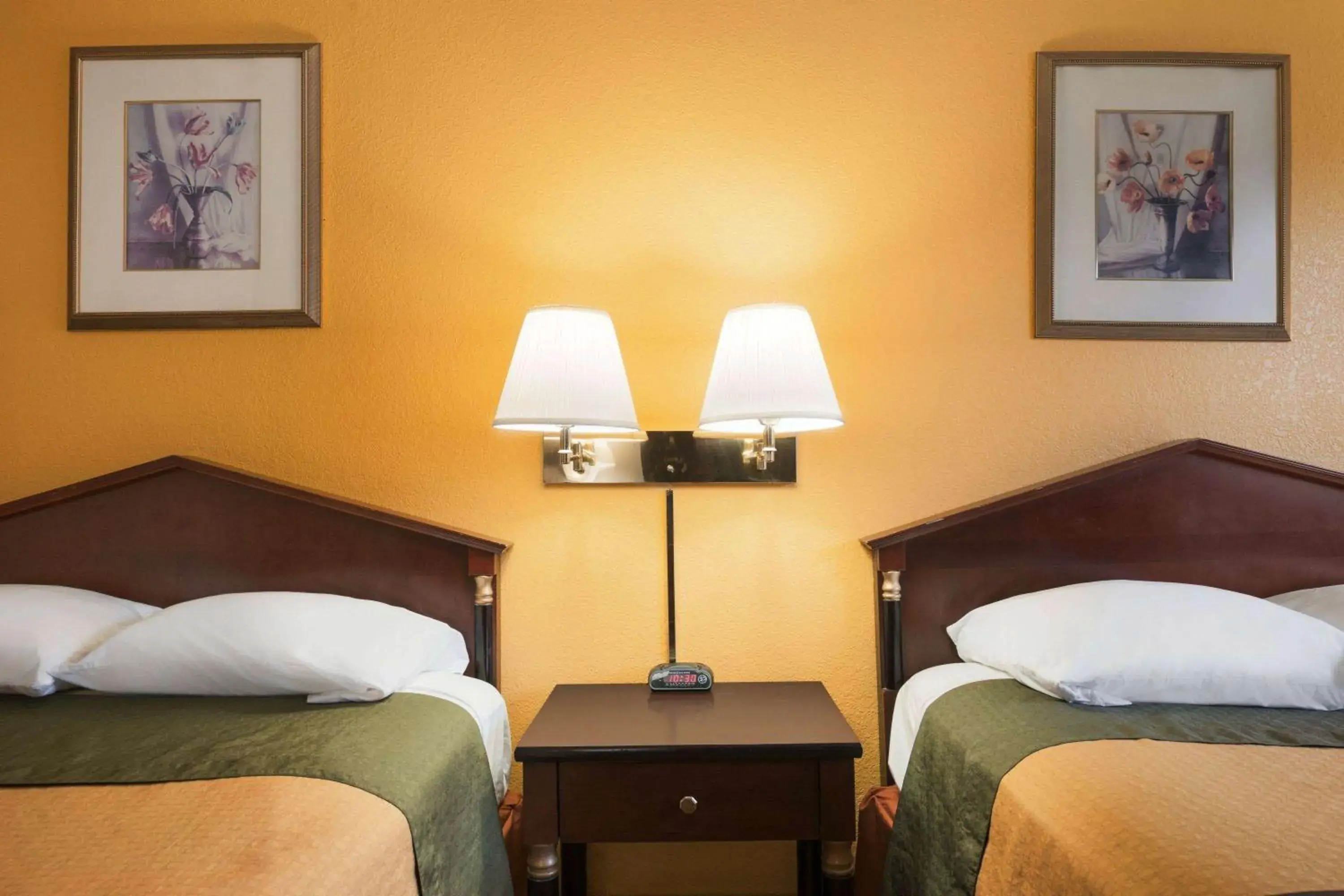 Photo of the whole room, Bed in Brookville Inn Photo of the whole room, Bed in Brookville Inn