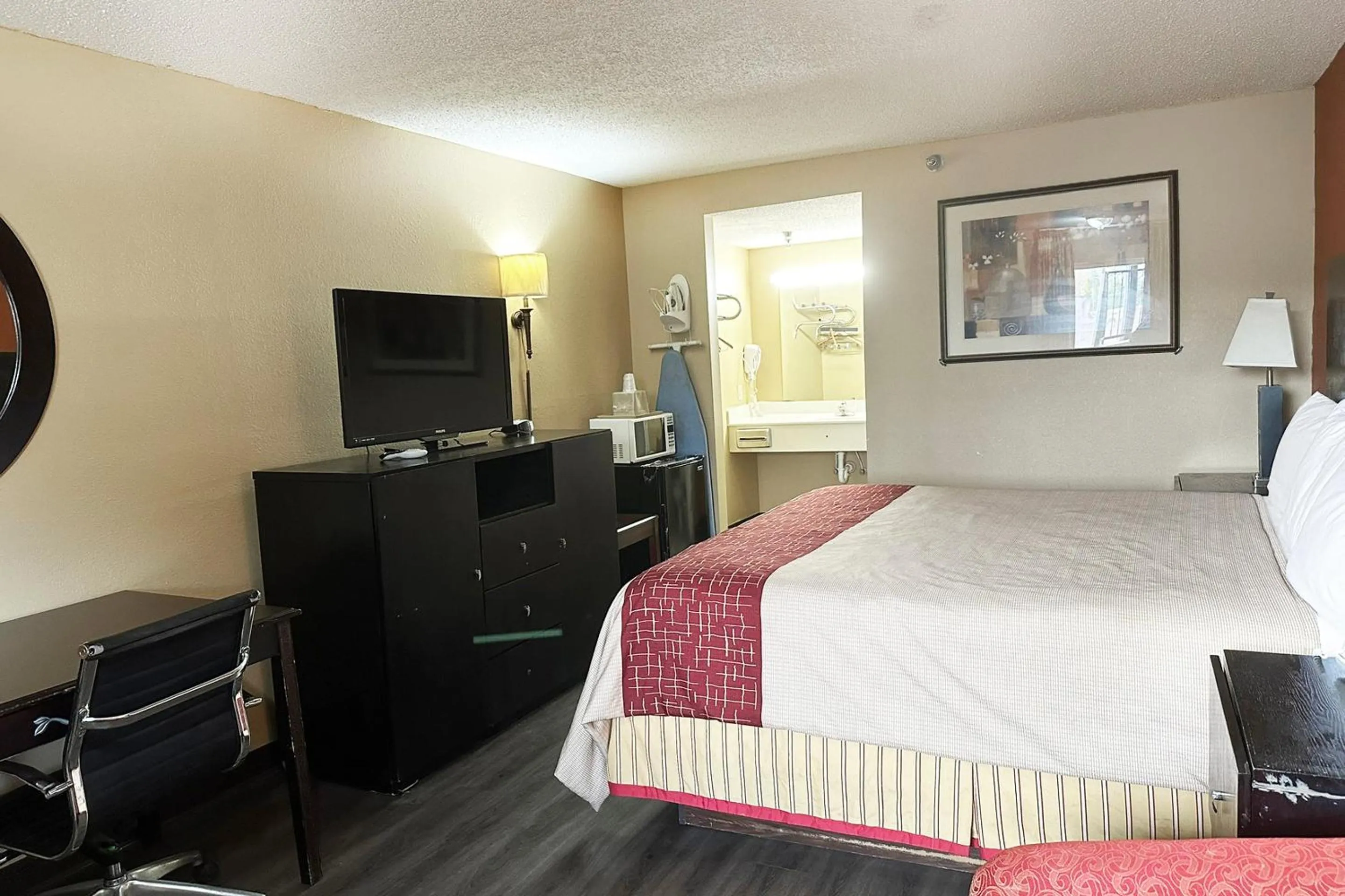 Bedroom, Bed in Garden Inn & Suites