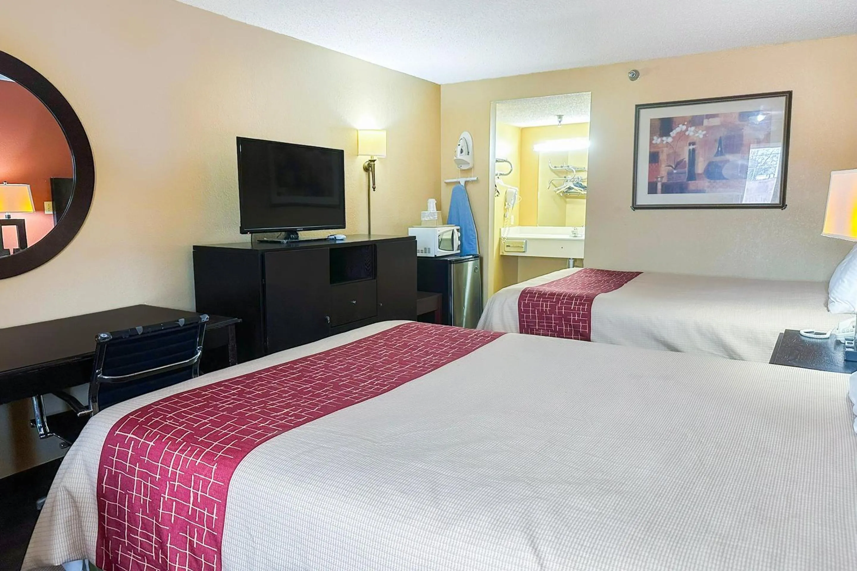 Bedroom, Bed in Garden Inn & Suites