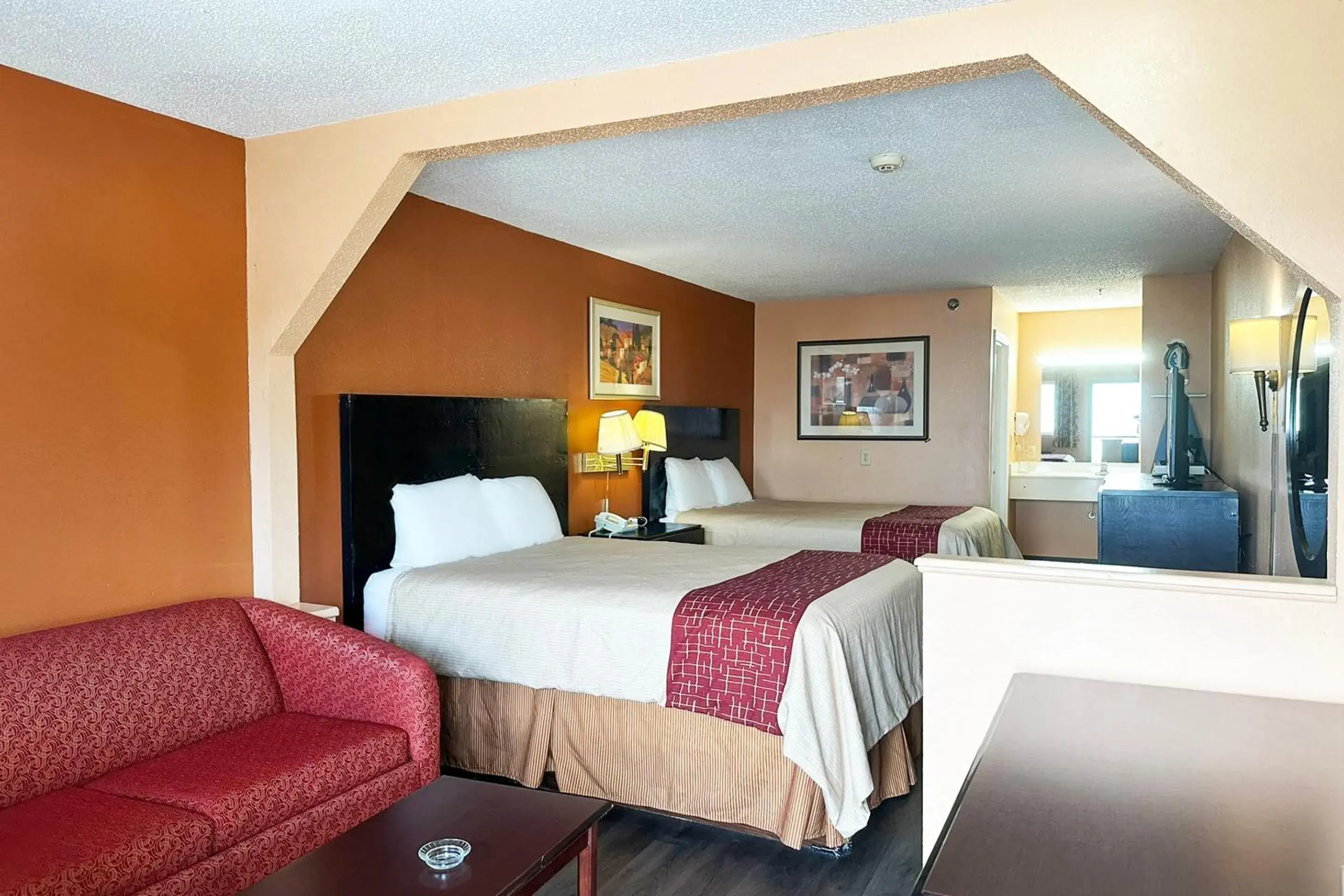 Bedroom, Bed in Garden Inn & Suites Bedroom, Bed in Garden Inn & Suites