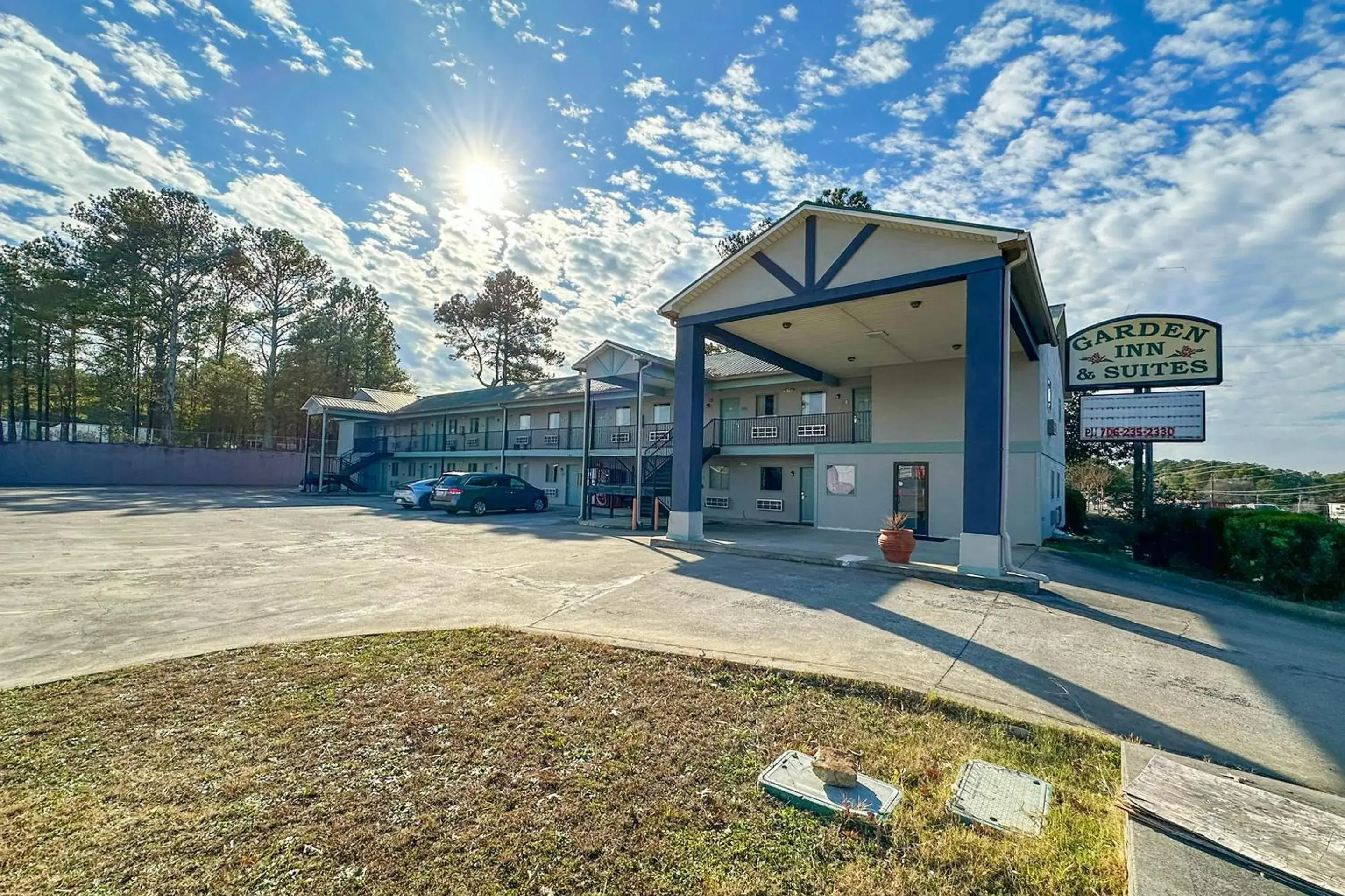 Facade/entrance in Garden Inn & Suites Facade/entrance in Garden Inn & Suites