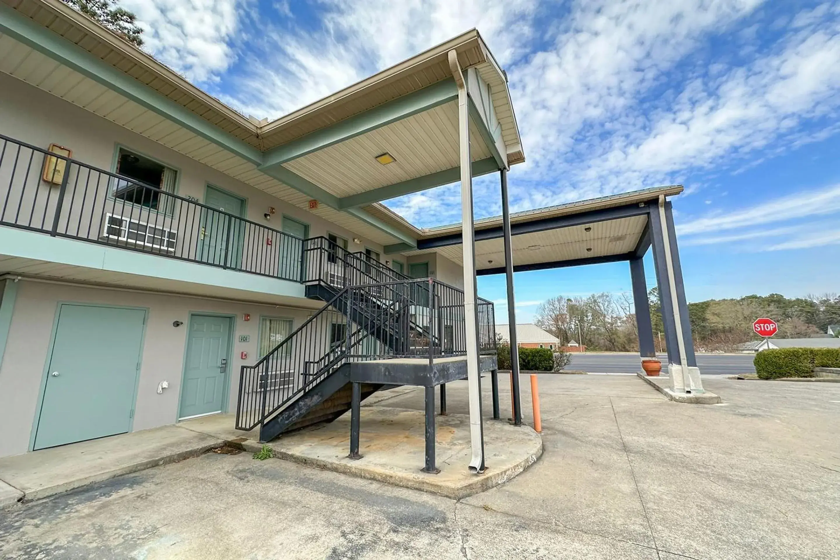 Facade/entrance in Garden Inn & Suites Facade/entrance in Garden Inn & Suites