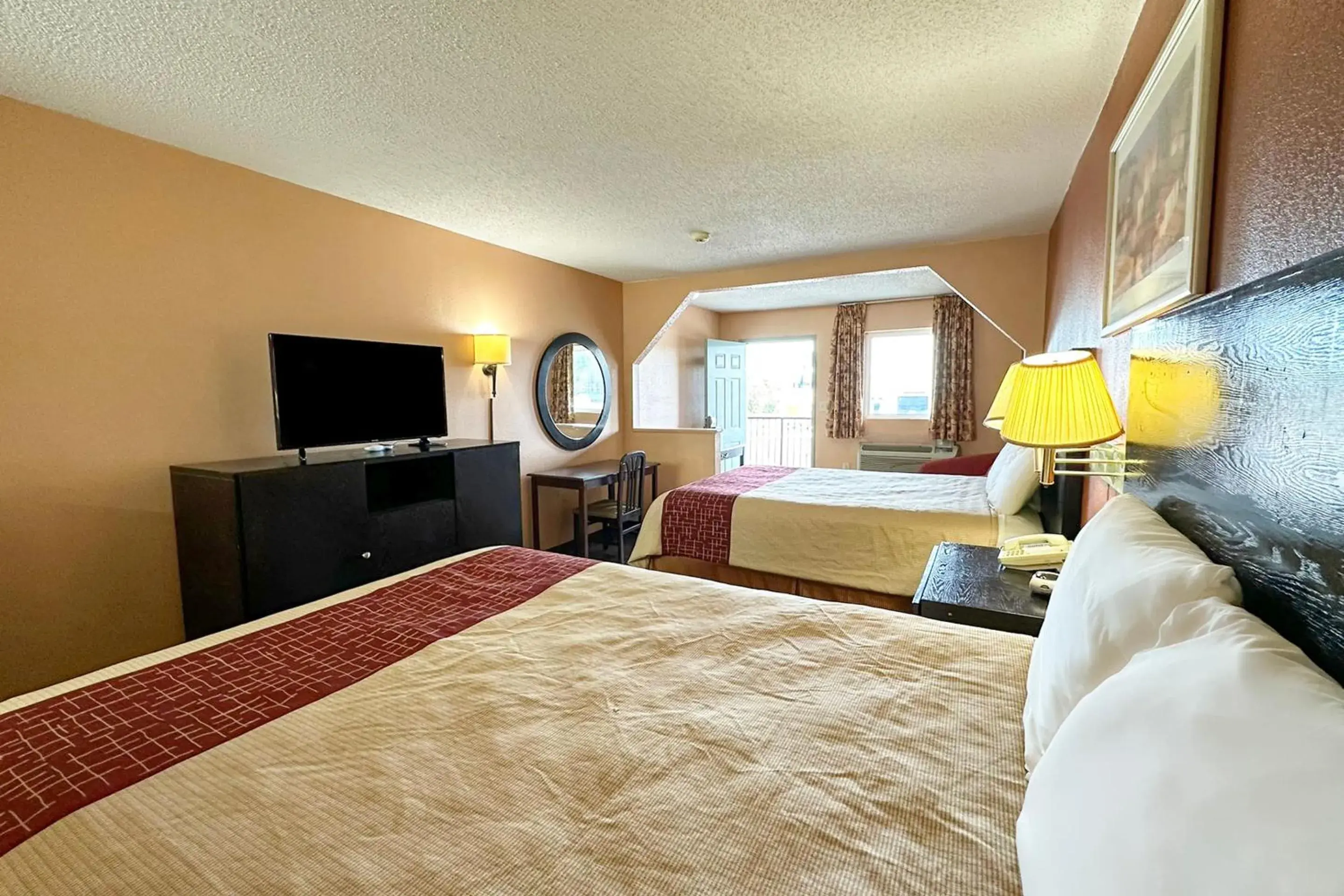 Bedroom, Bed in Garden Inn & Suites Bedroom, Bed in Garden Inn & Suites
