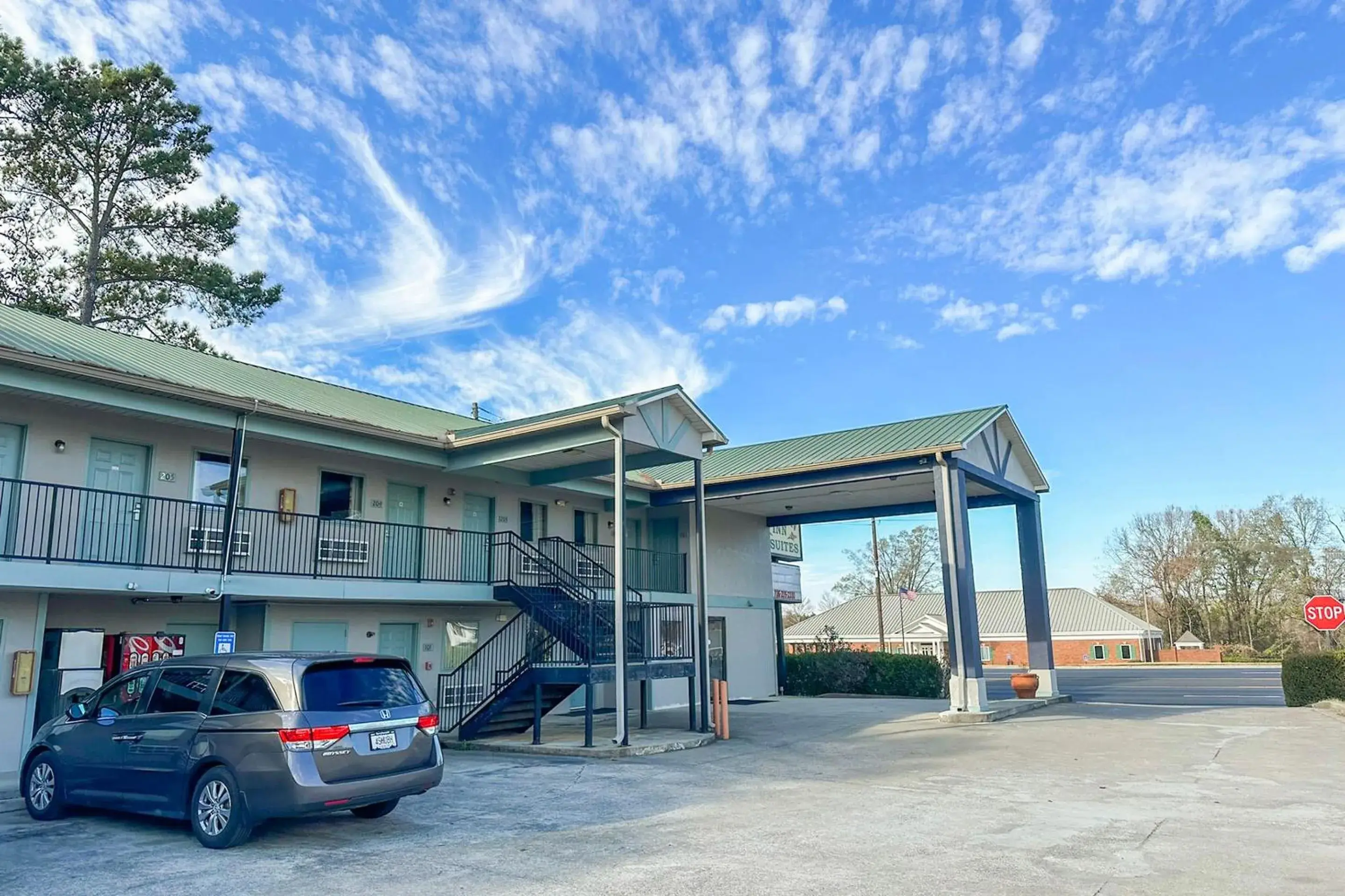 Facade/entrance in Garden Inn & Suites Facade/entrance in Garden Inn & Suites