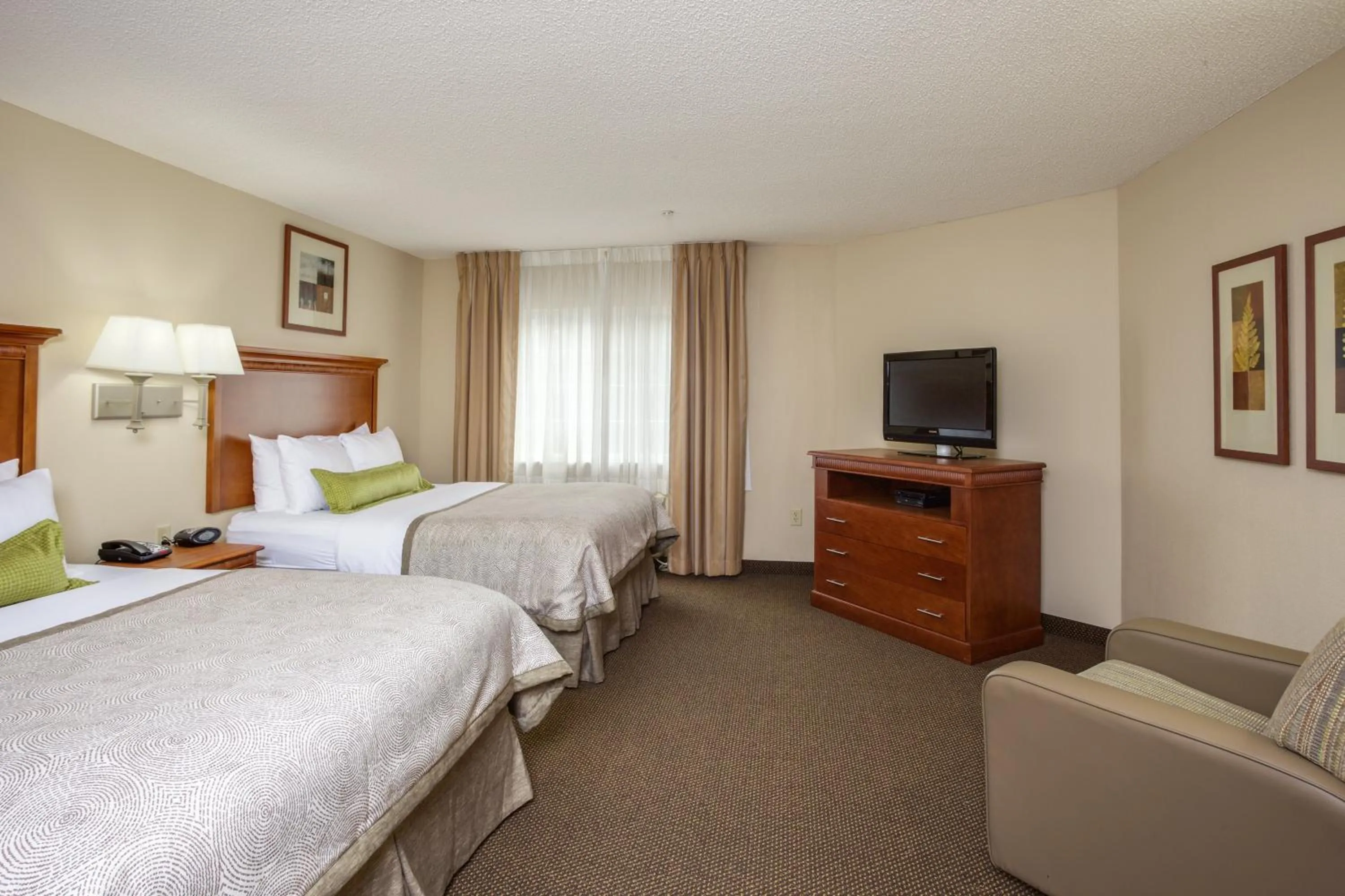 Photo of the whole room, Bed in Candlewood Suites Richmond Airport by IHG