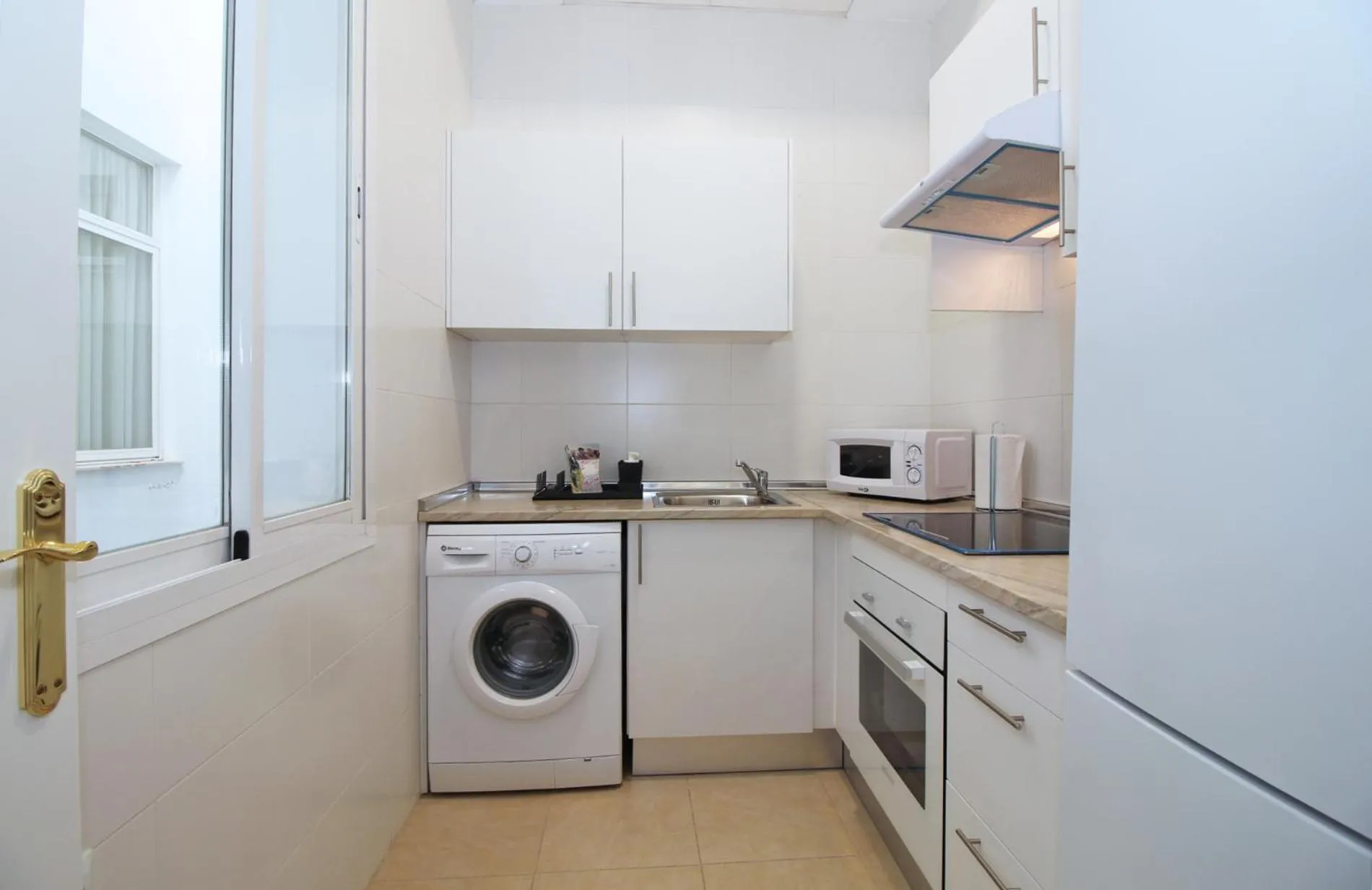 Kitchen or kitchenette in Del Parque Flats - Premium - Maestre