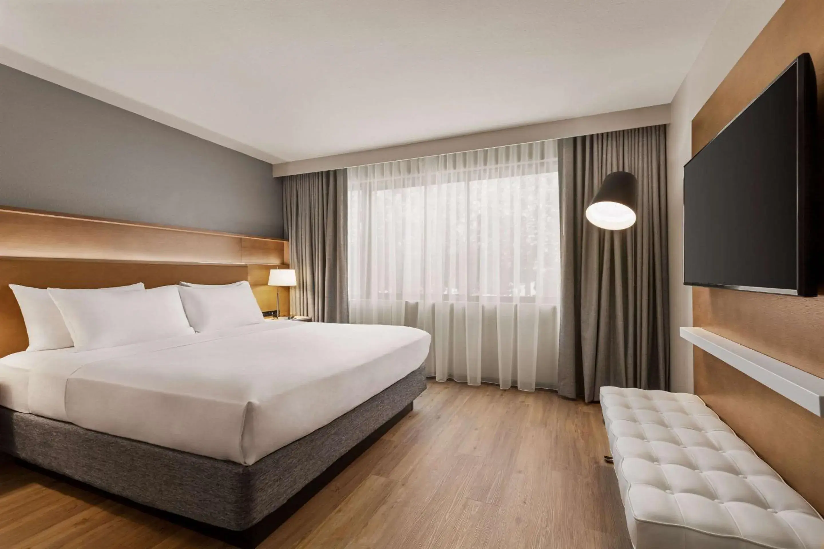 Bedroom, Bed in Radisson Hotel Sunnyvale - Silicon Valley Bedroom, Bed in Radisson Hotel Sunnyvale - Silicon Valley