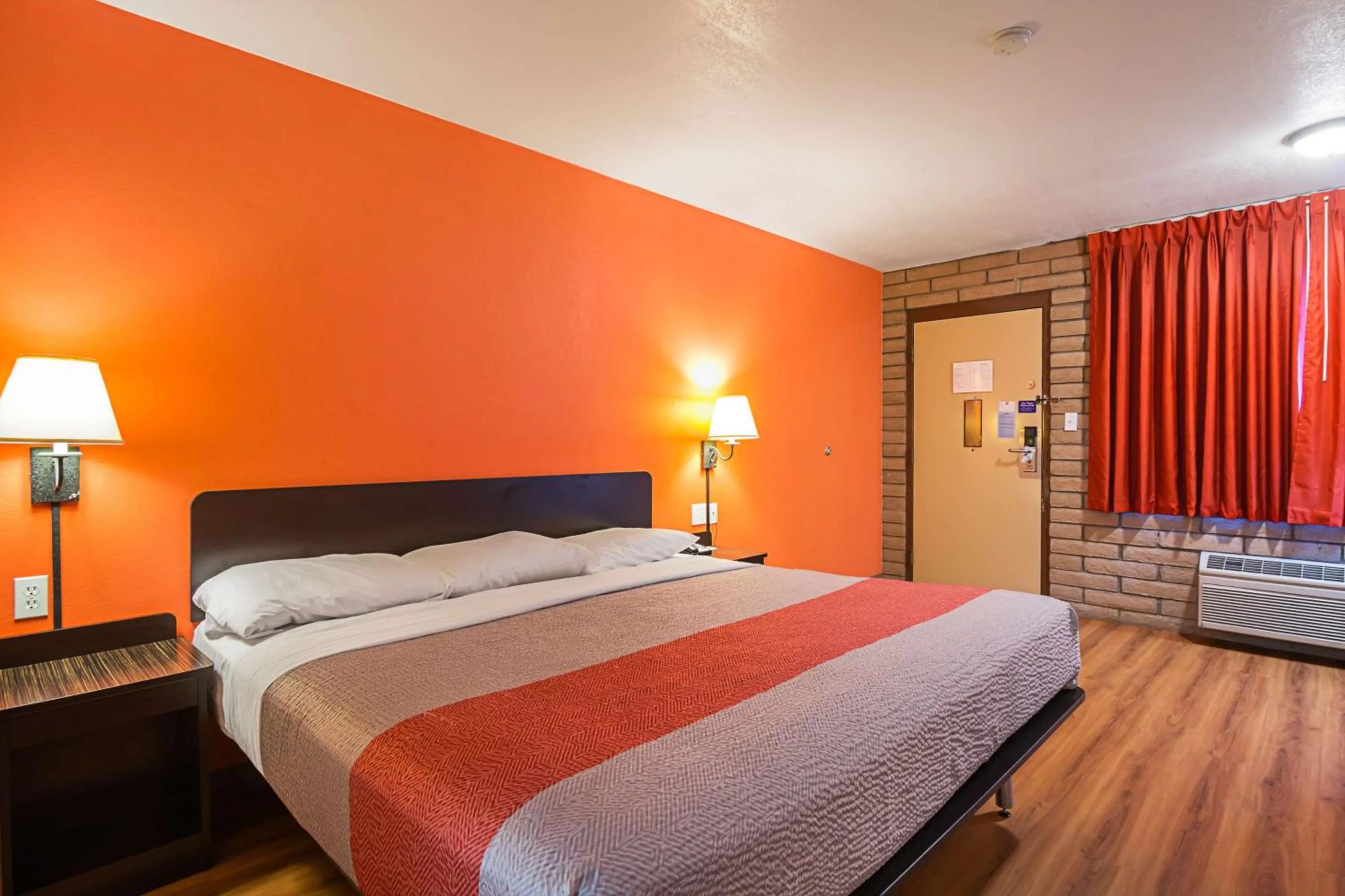 Photo of the whole room, Bed in Motel 6-Safford, AZ