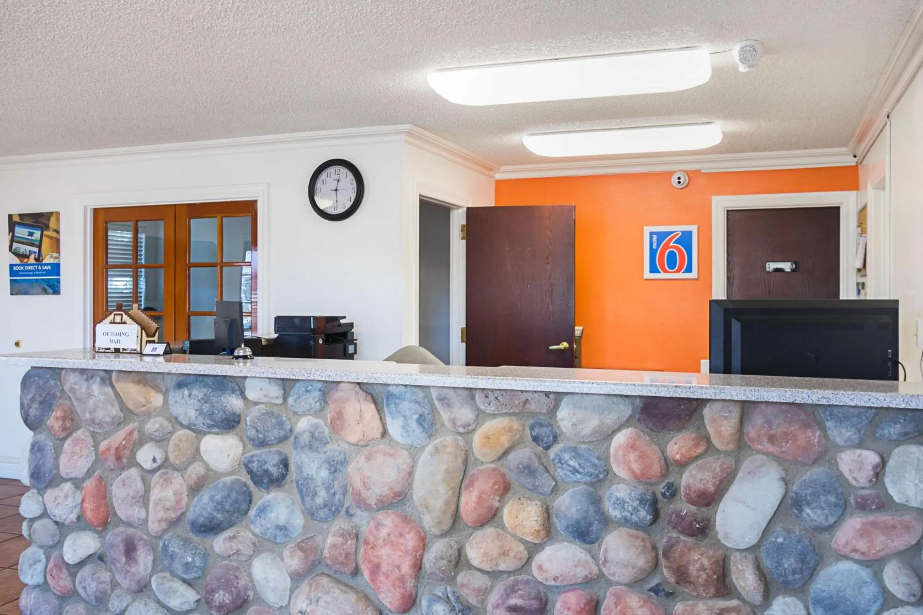 Lobby or reception in Motel 6-Safford, AZ Lobby or reception in Motel 6-Safford, AZ