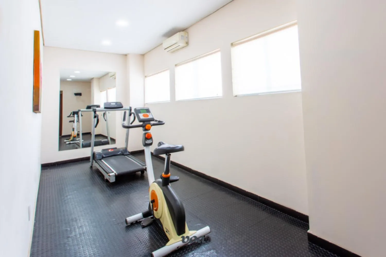 Fitness centre/facilities in VOA Express Inn Hotel Orquídea