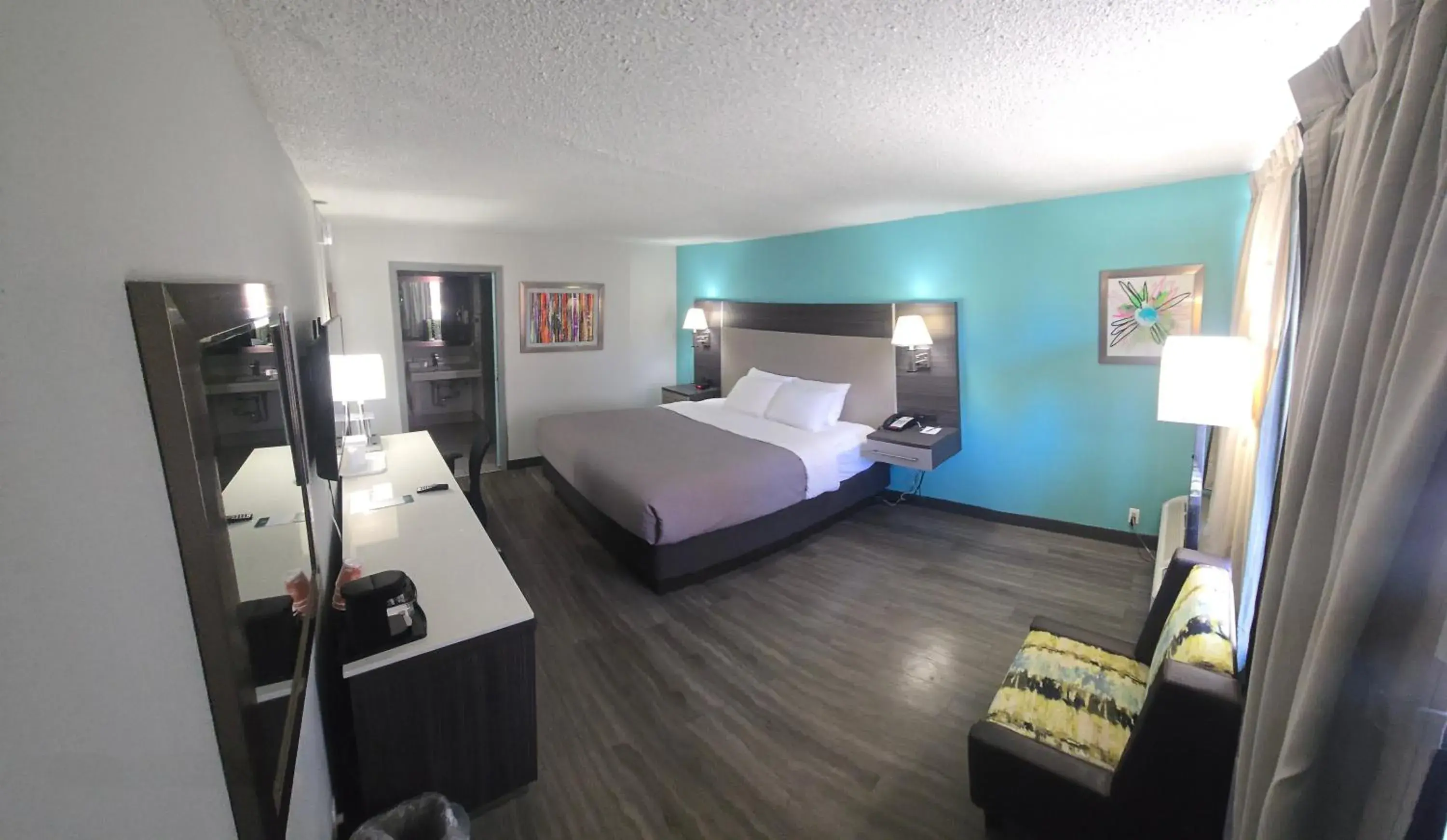 Bed in Quality Inn & Suites Cartersville South Bed in Quality Inn & Suites Cartersville South