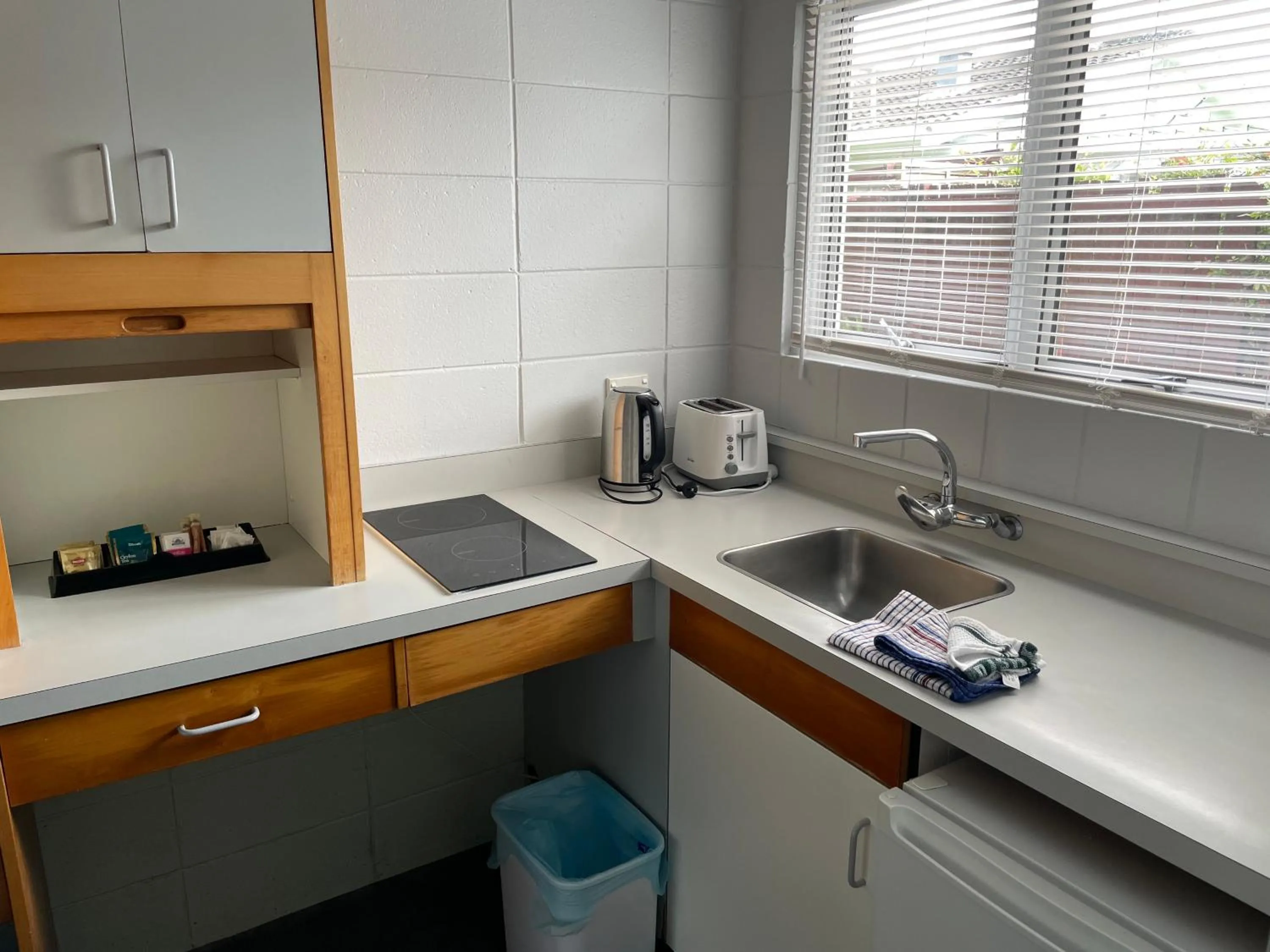 Kitchen or kitchenette in Aaron Court Motel Whangarei
