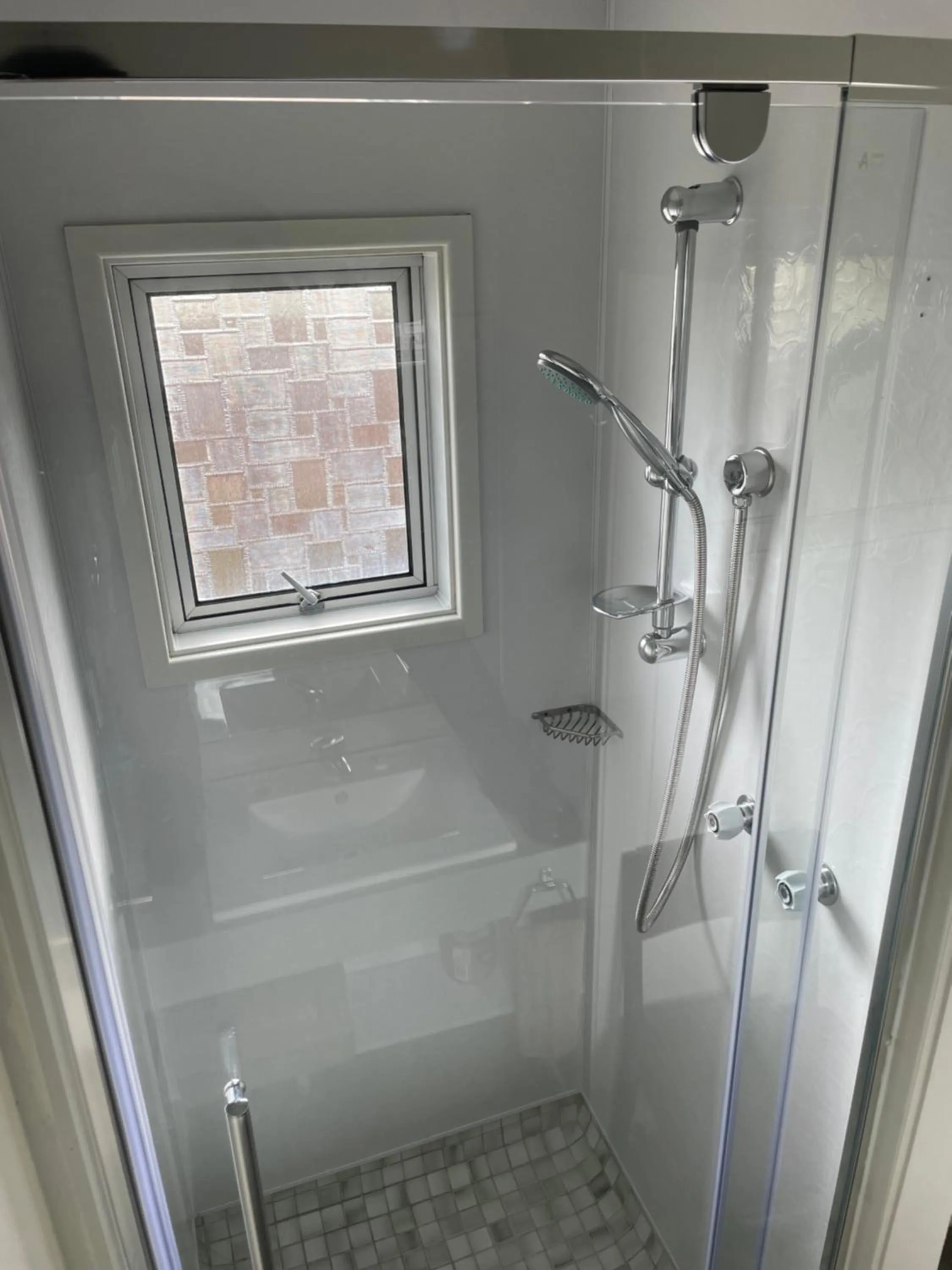 Bathroom in Aaron Court Motel Whangarei