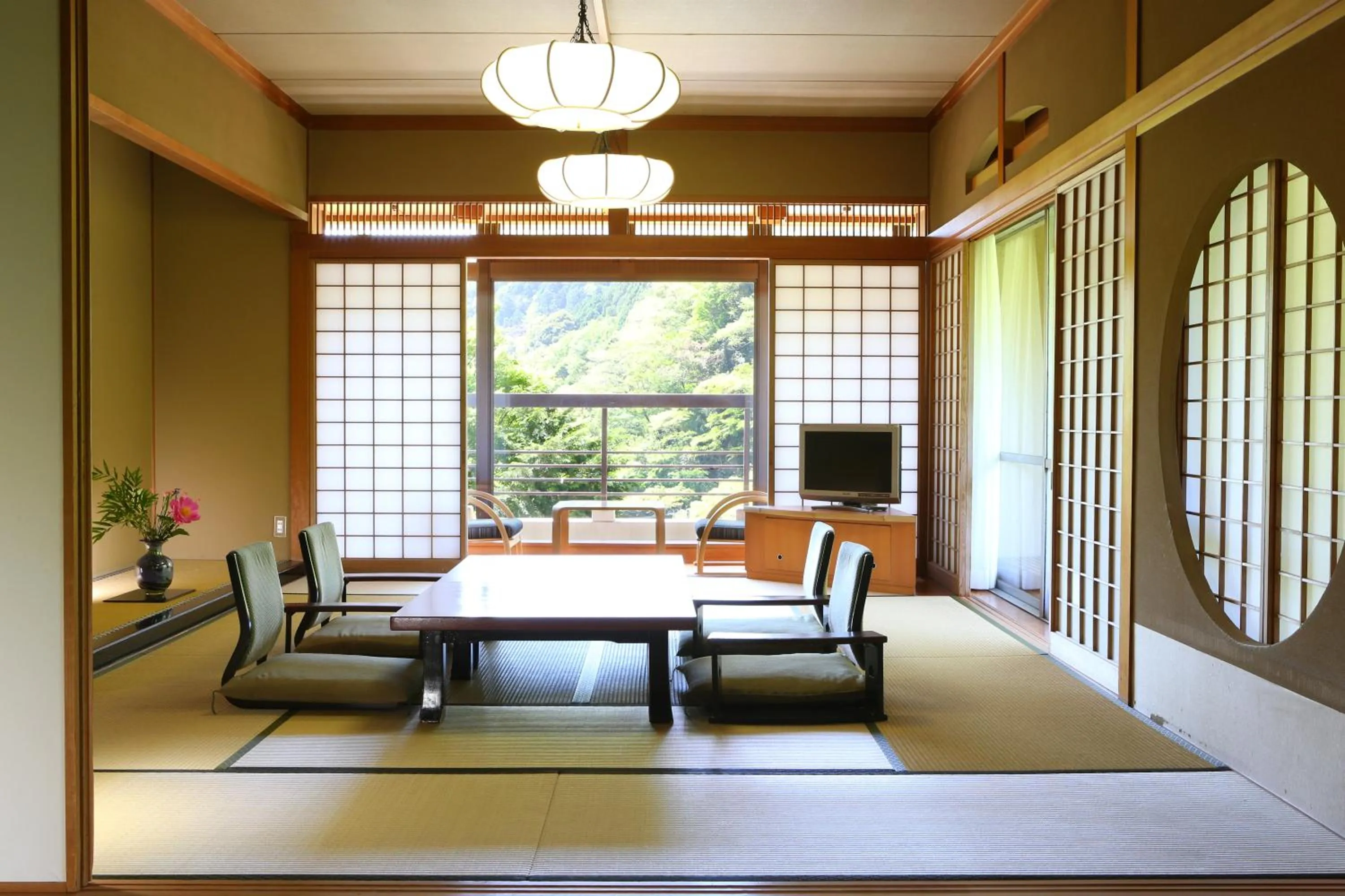 Living room in Oku Yugawara SANSUIROU