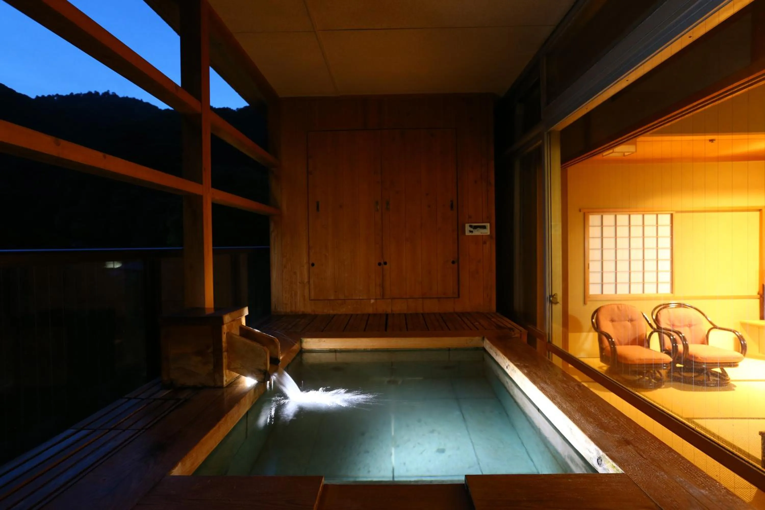 Photo of the whole room in Oku Yugawara SANSUIROU