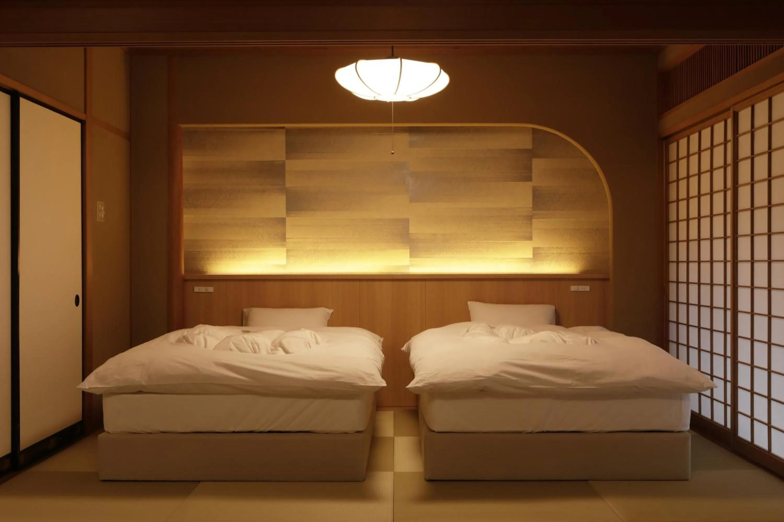 Photo of the whole room, Bed in Oku Yugawara SANSUIROU