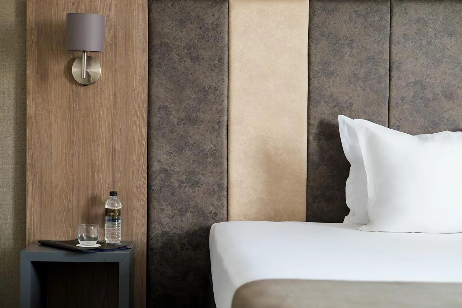 Bed in Jitomir Hotel