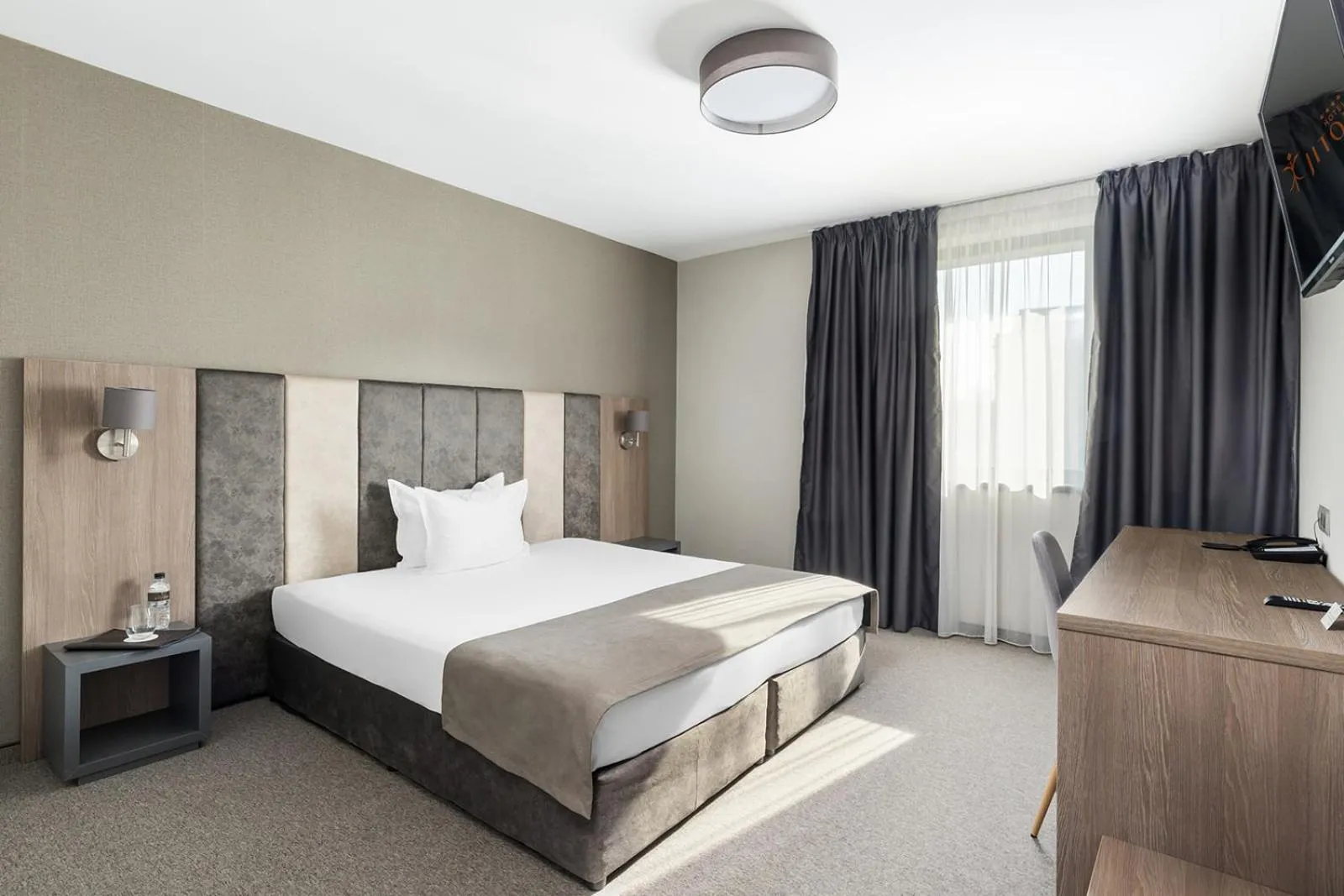 Bed in Jitomir Hotel