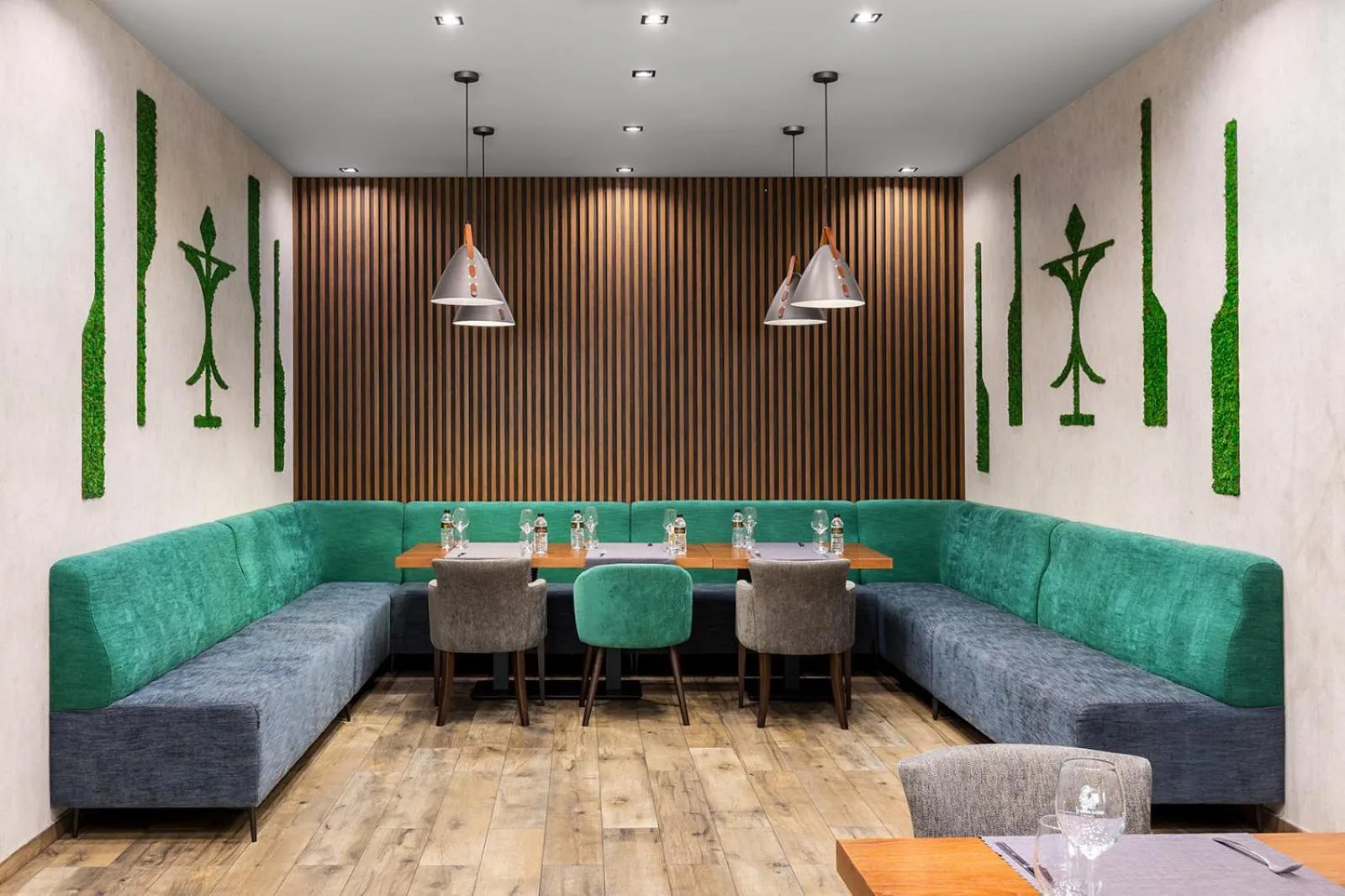 Restaurant/places to eat in Jitomir Hotel