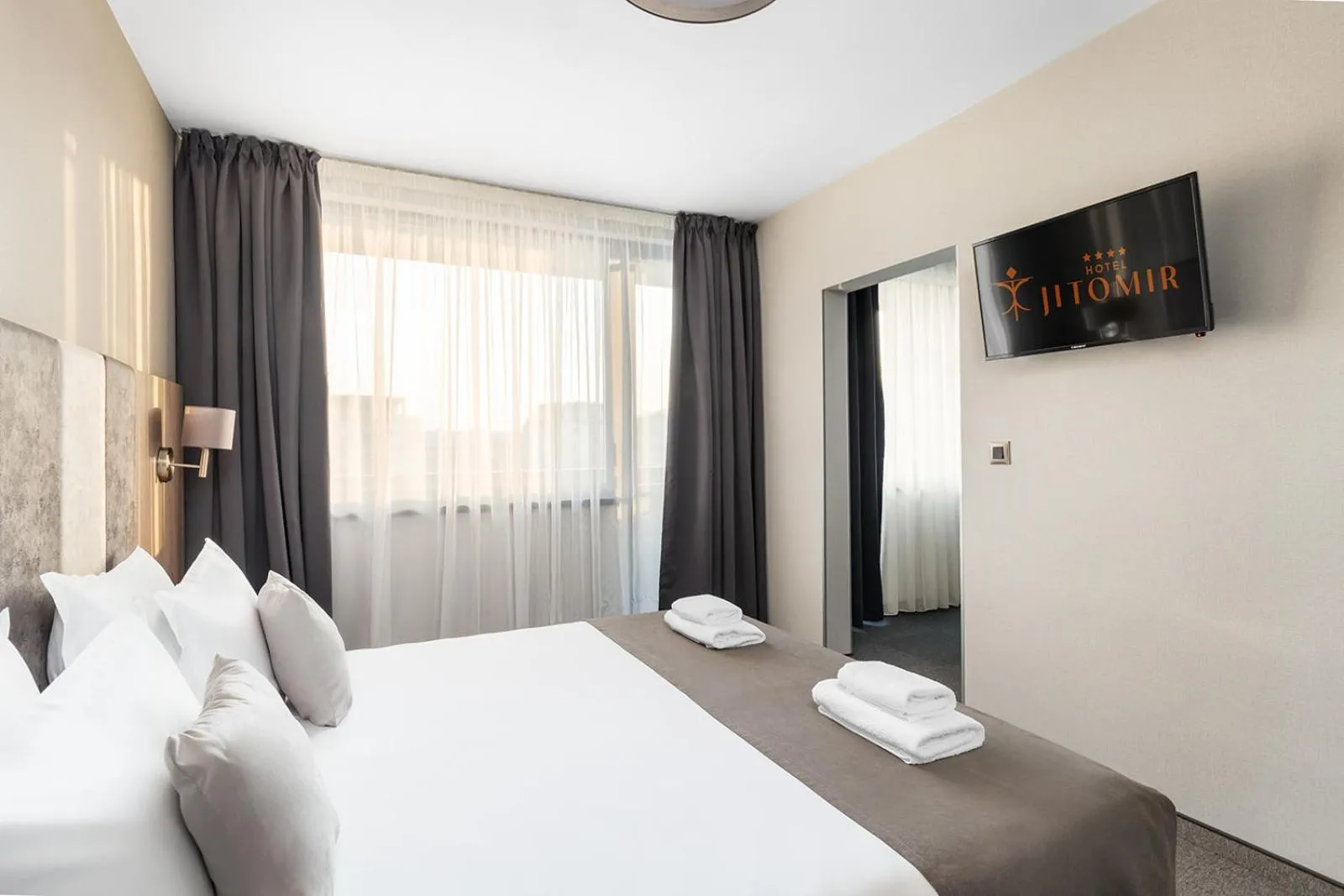 Bed in Jitomir Hotel