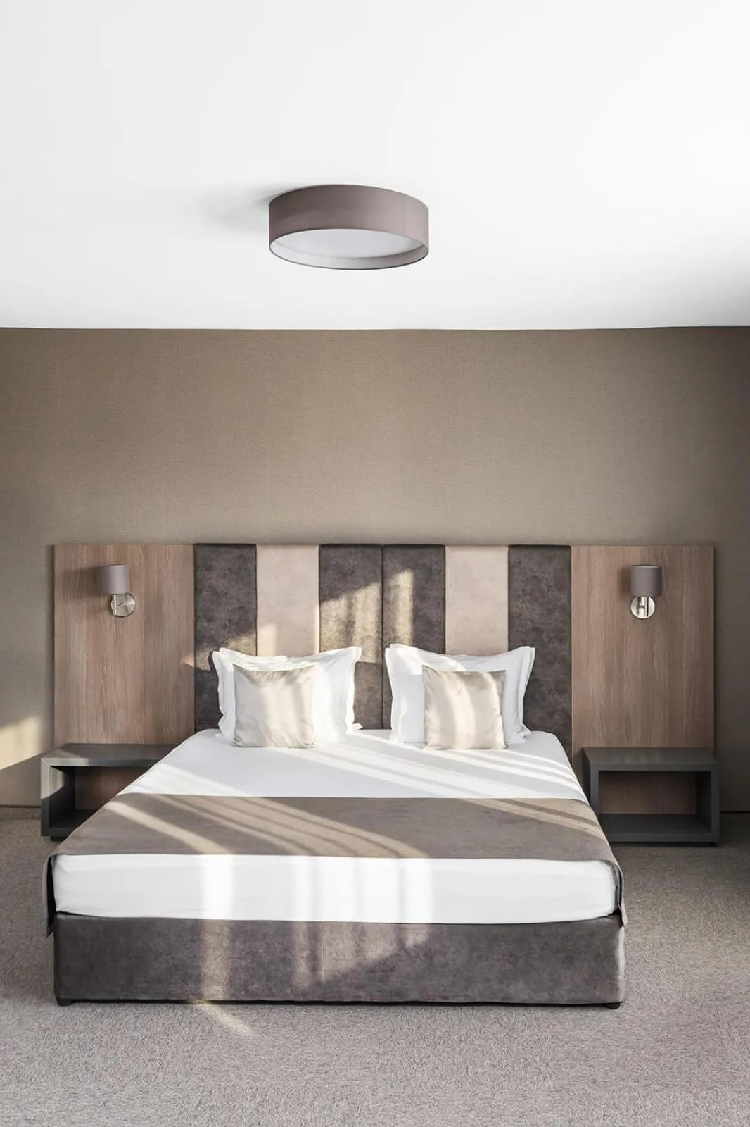 Bed in Jitomir Hotel