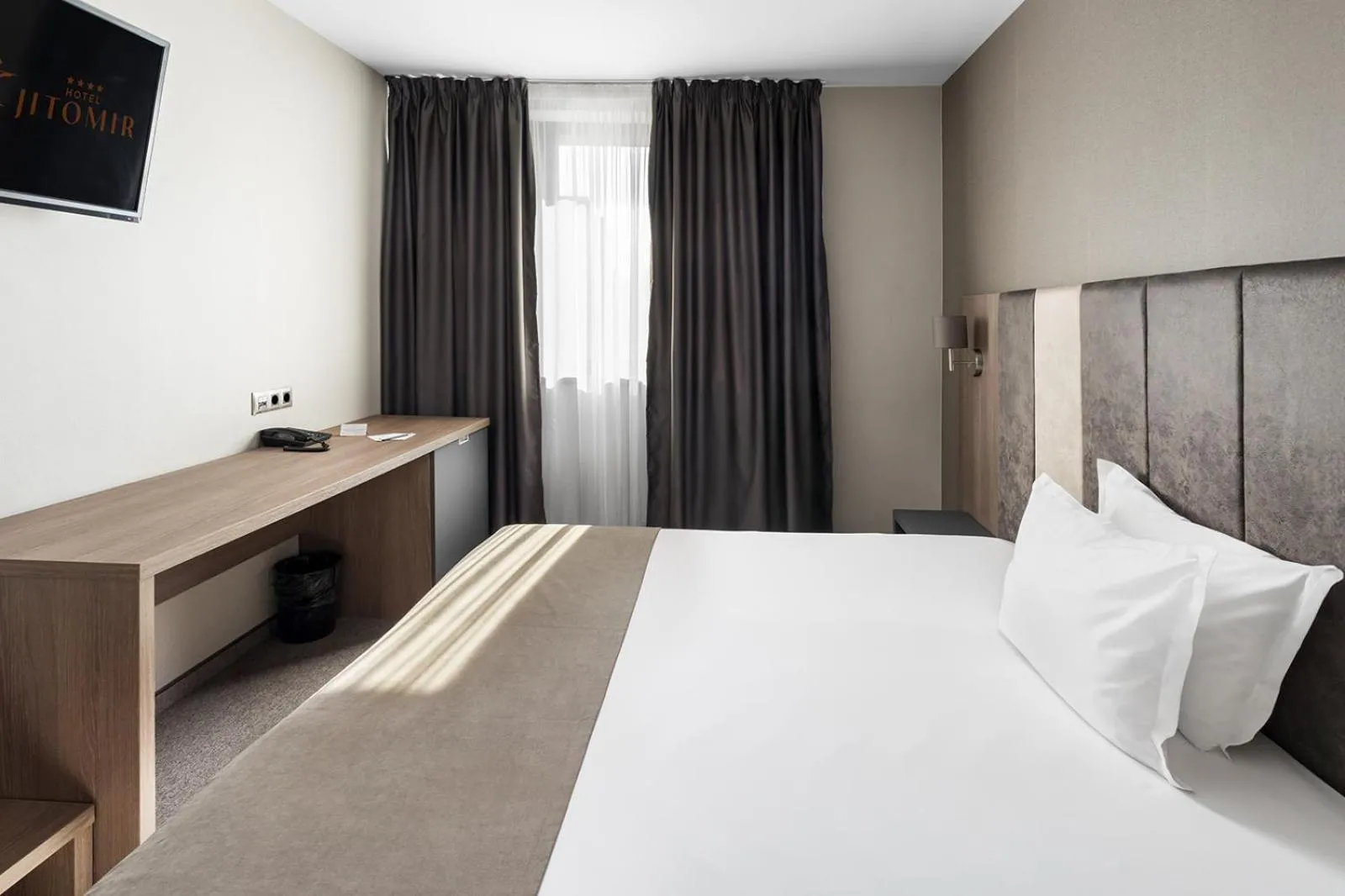 Bed in Jitomir Hotel