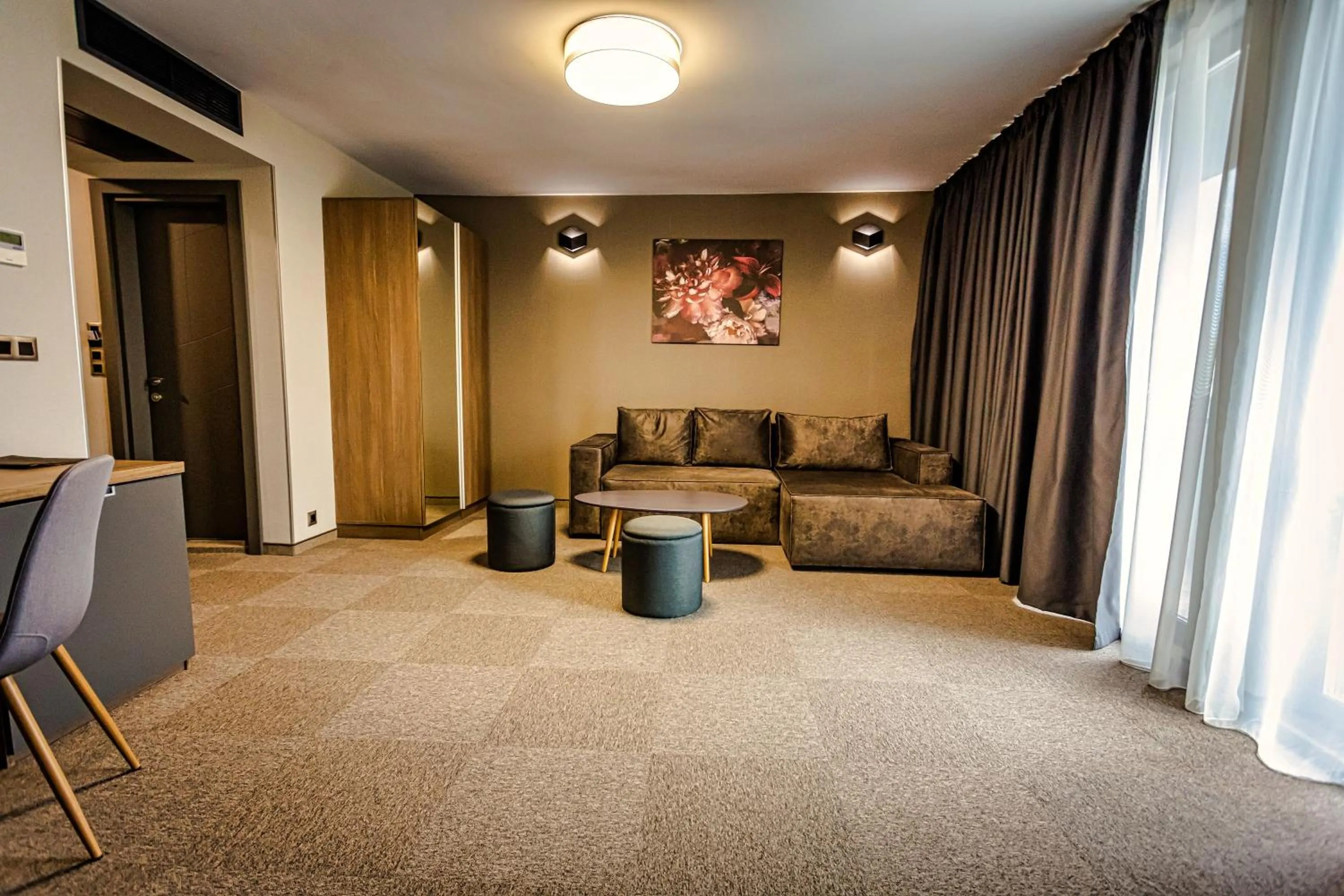 Jitomir Hotel