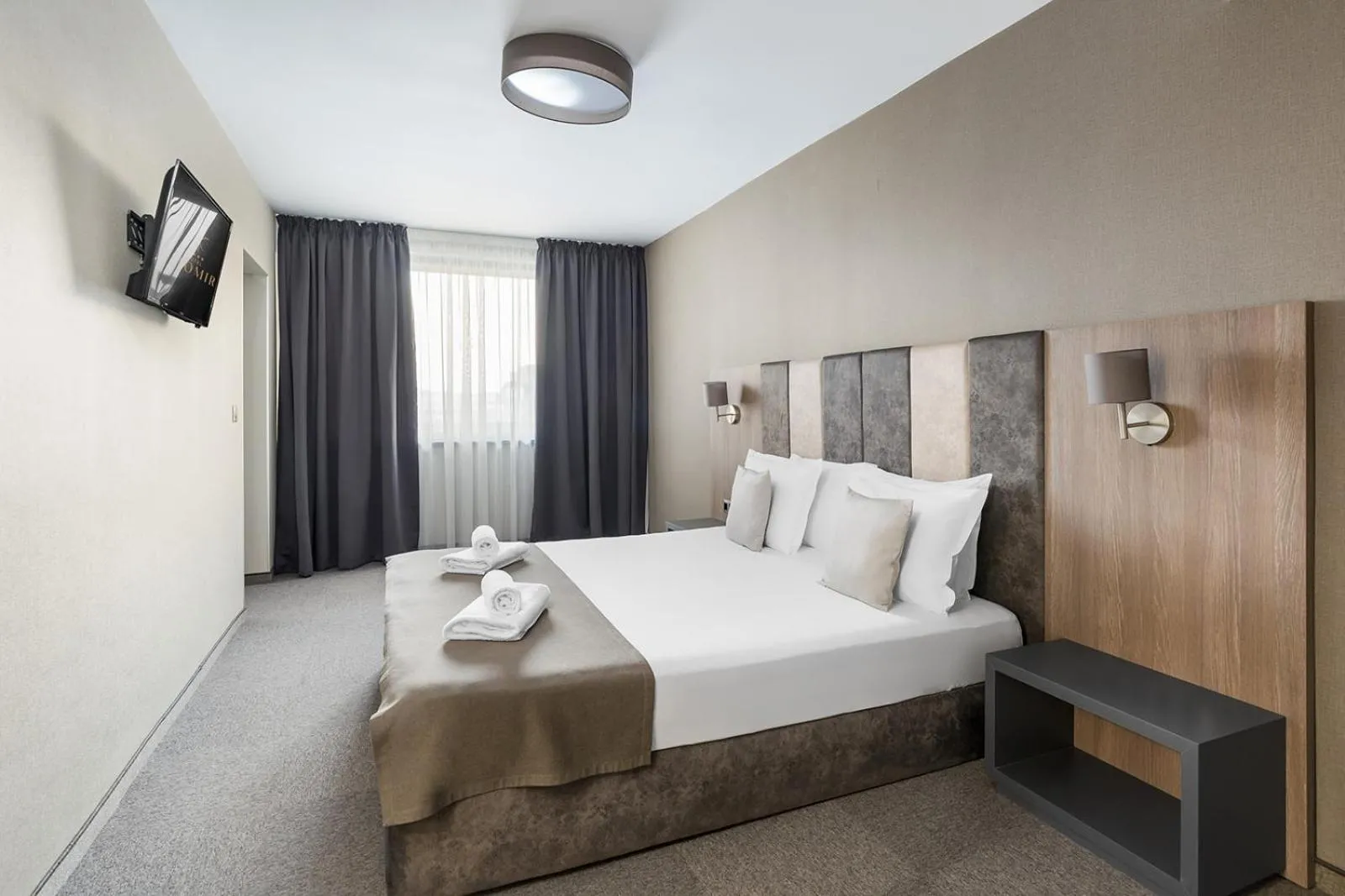 Bed in Jitomir Hotel