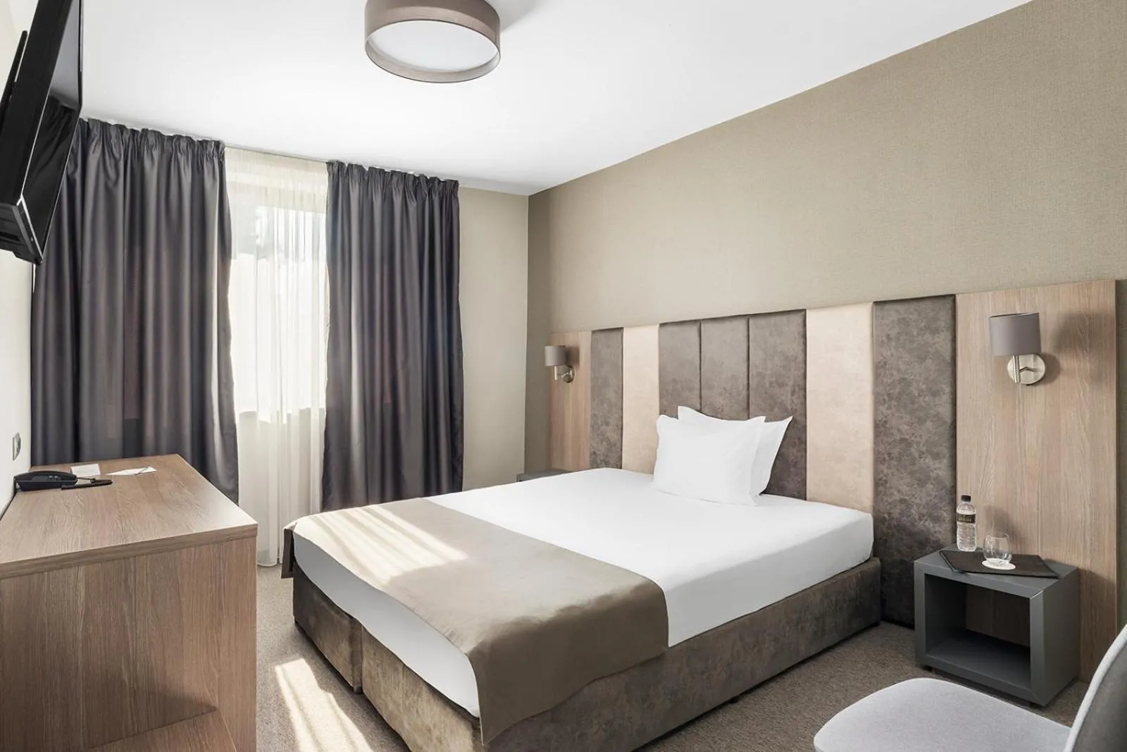 Bed in Jitomir Hotel