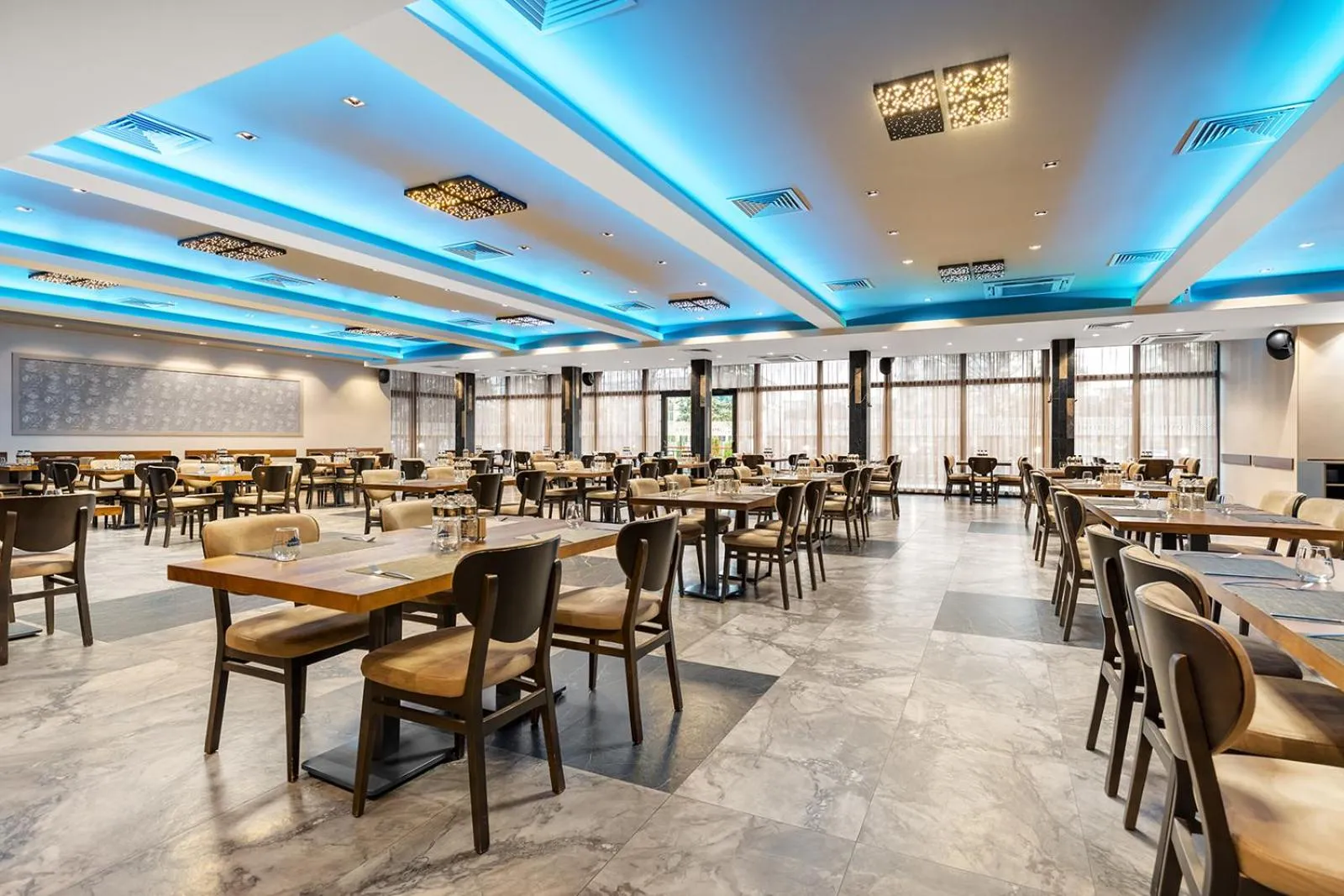Restaurant/places to eat in Jitomir Hotel