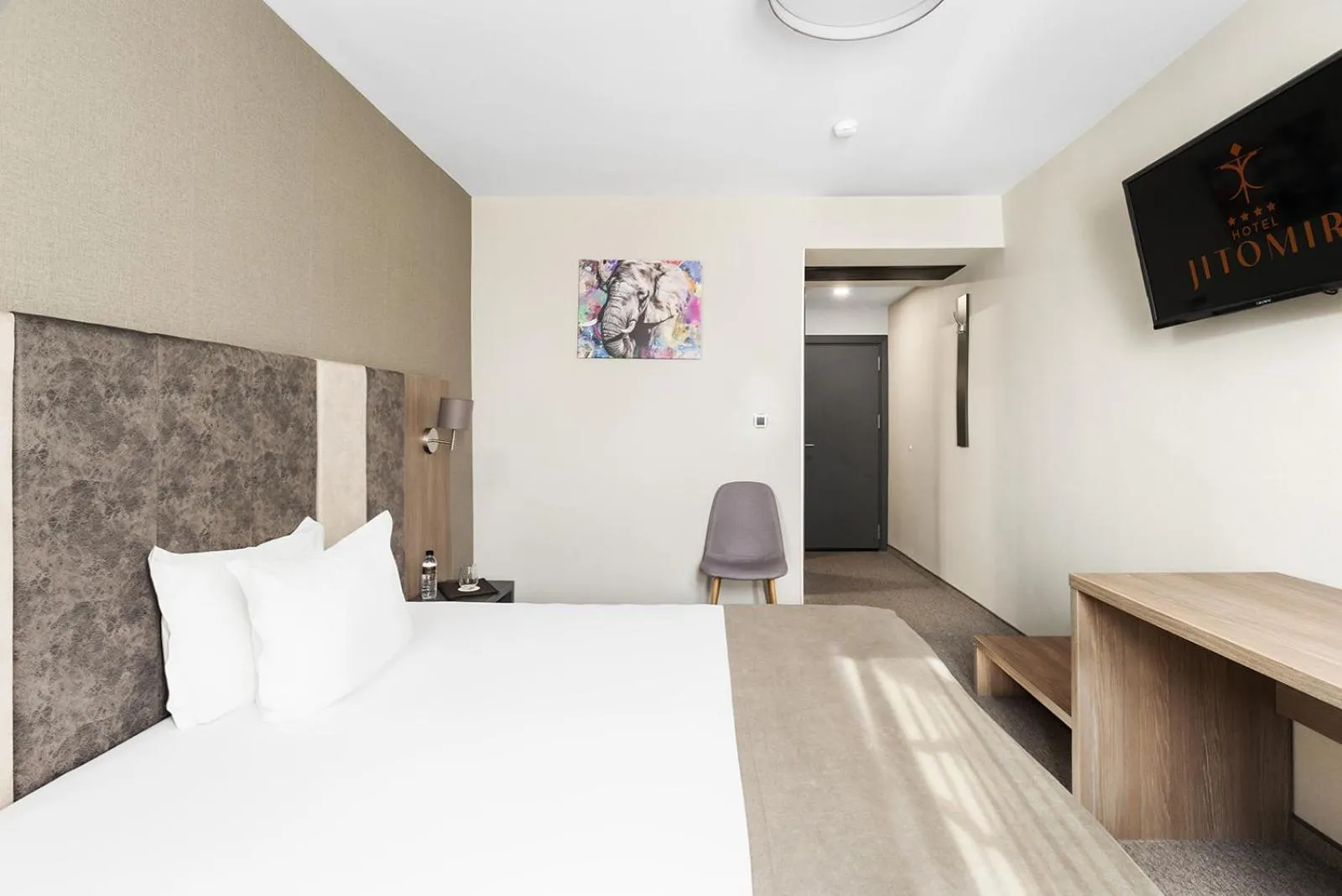 Bed in Jitomir Hotel