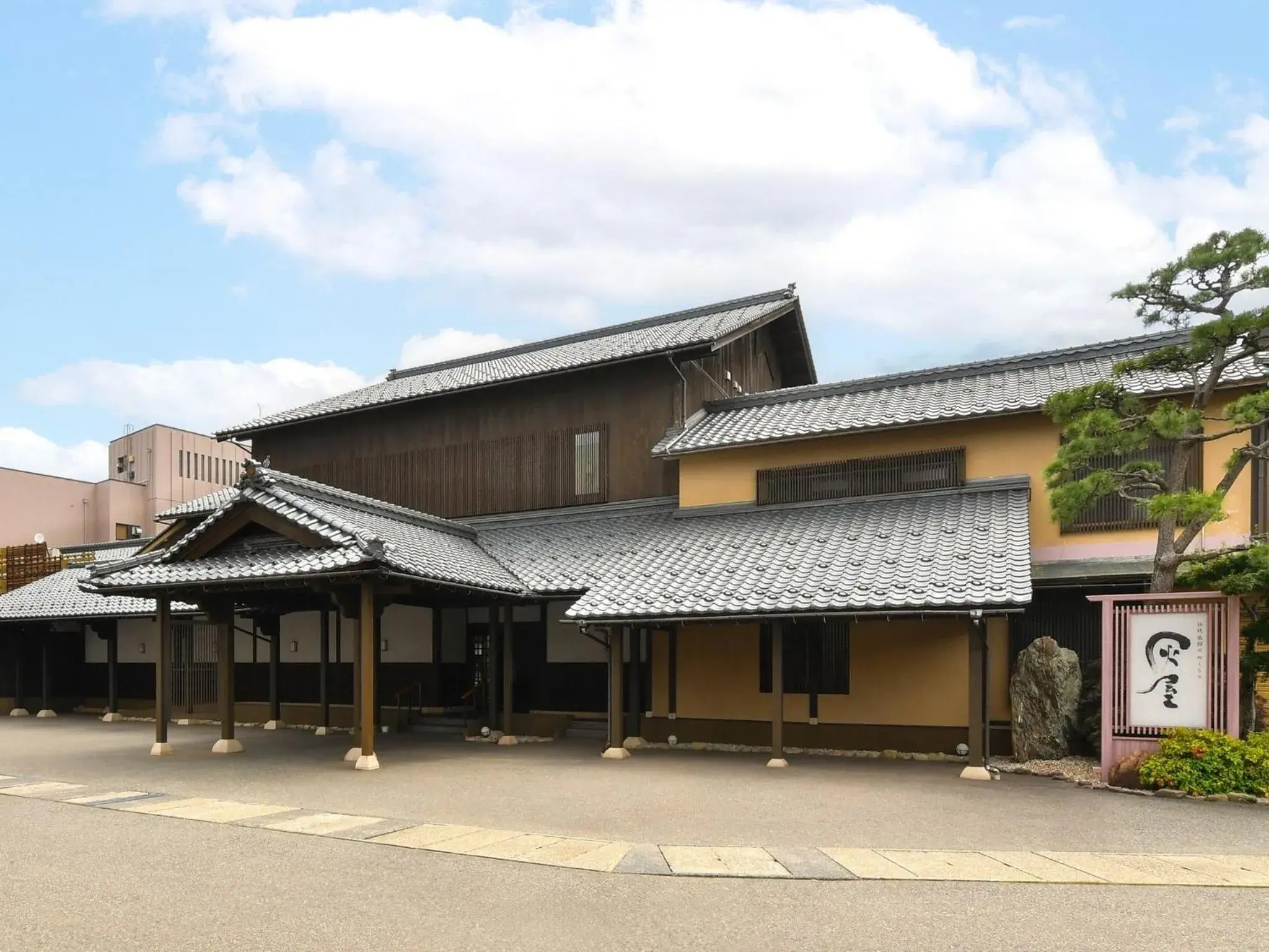 Property building in Haiya Property building in Haiya