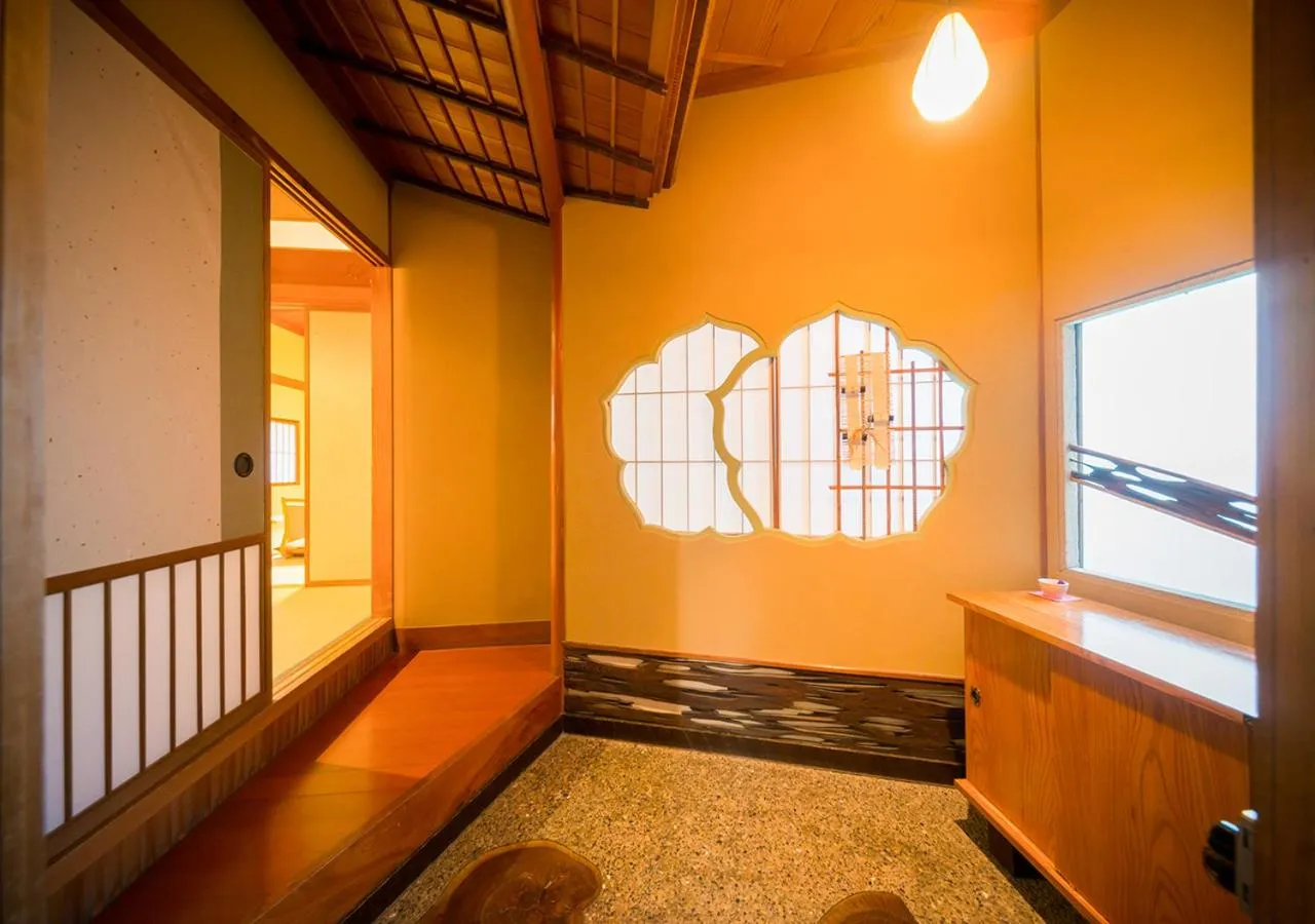 Photo of the whole room in Haiya