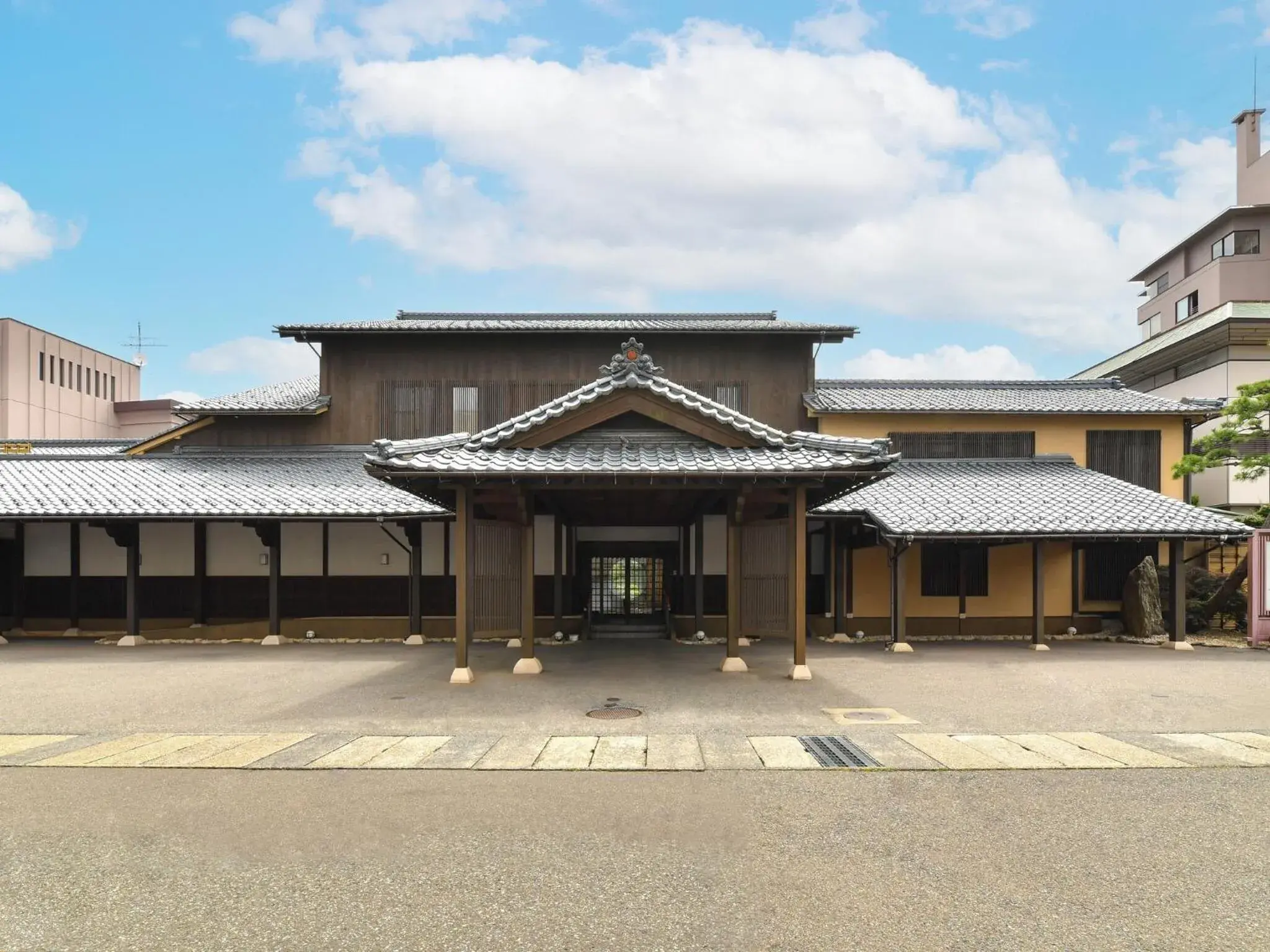 Property building in Haiya Property building in Haiya