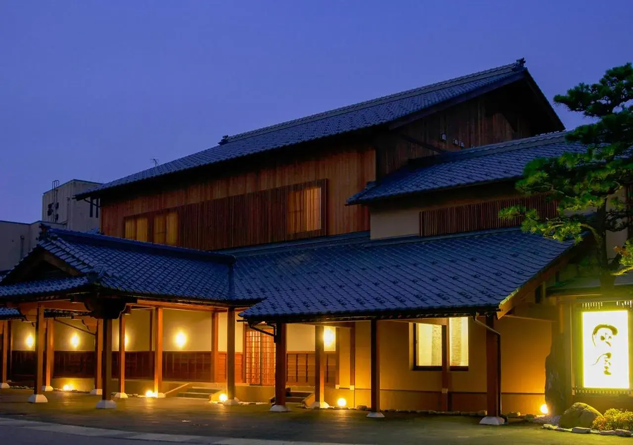 Facade/entrance in Haiya Facade/entrance in Haiya