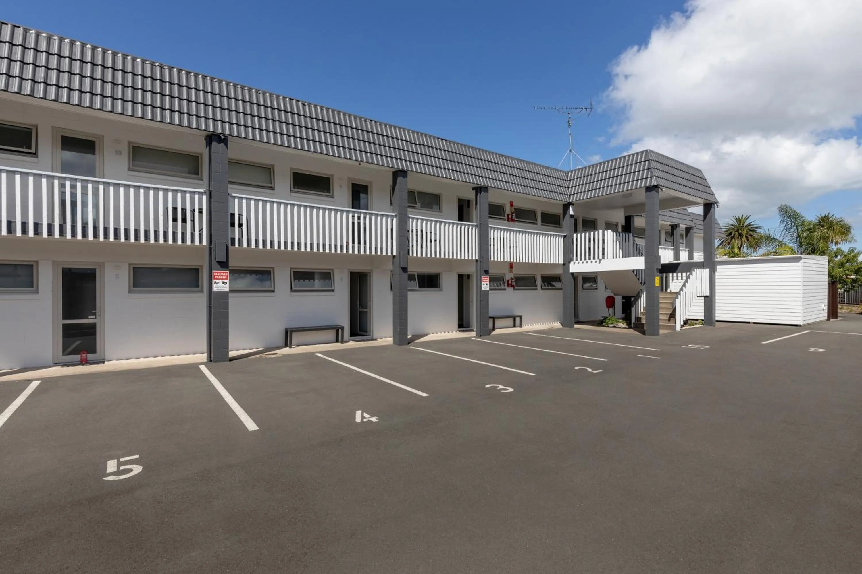 Property building in Avalon Motel Thames - Wenzel Motels