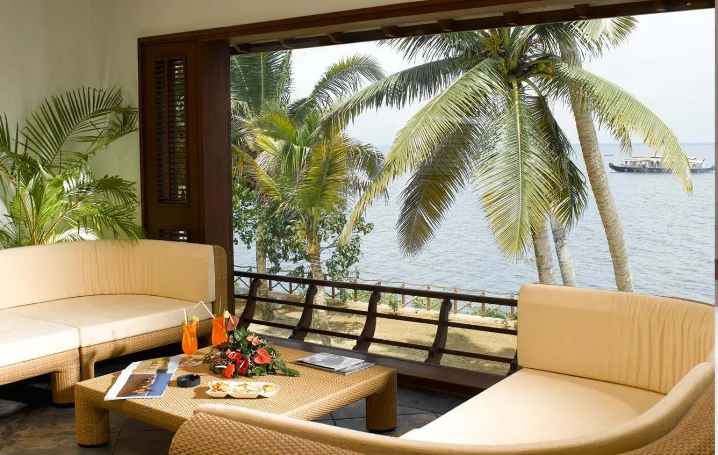 Lounge or bar in The Zuri Kumarakom Kerala Resort & Spa