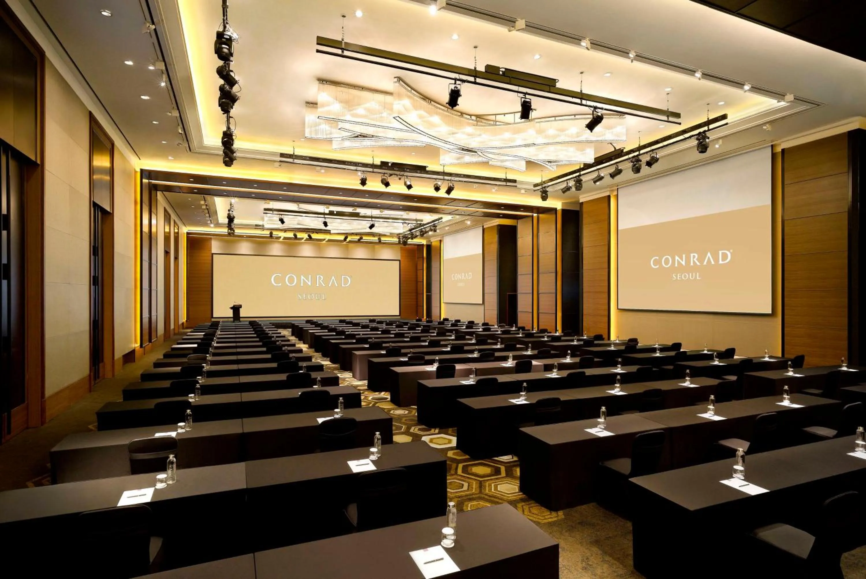 Meeting/conference room in Conrad Seoul
